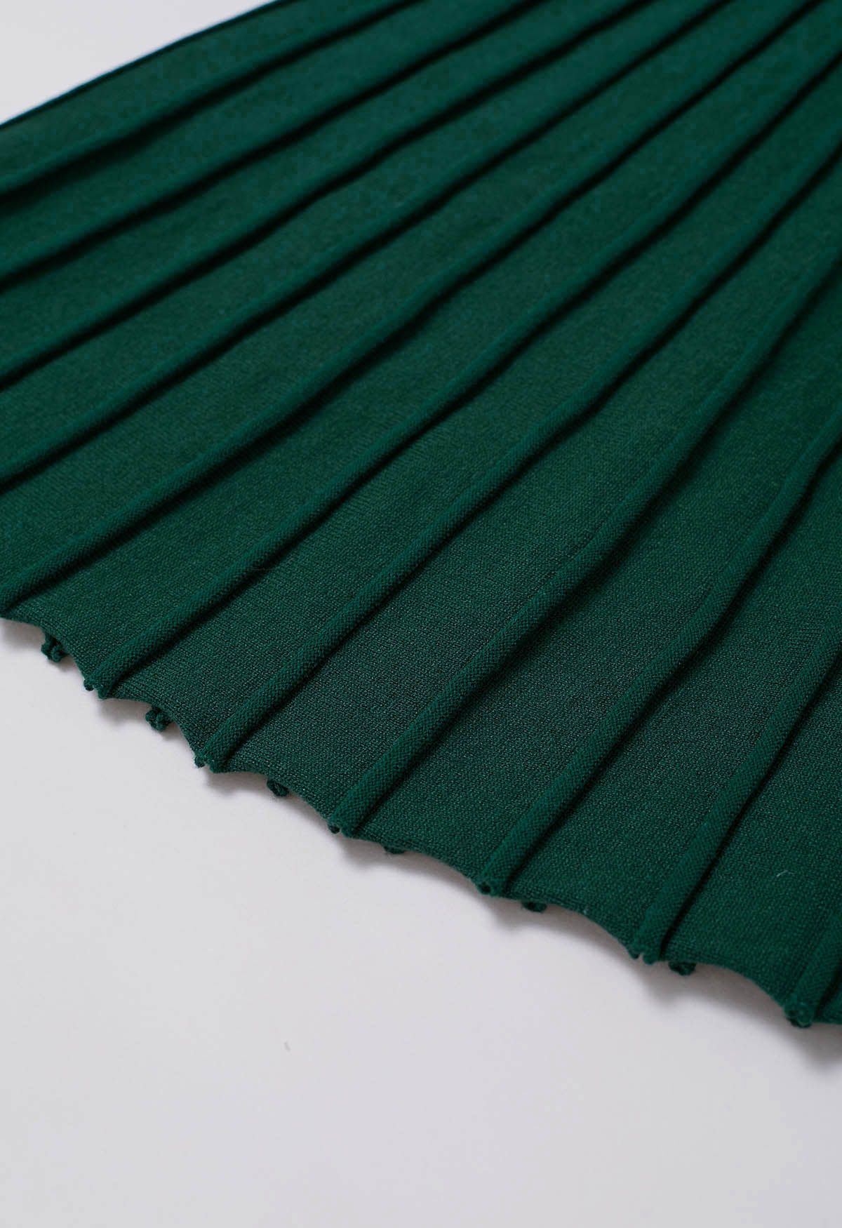 Fesselndes, plissiertes Strickkleid mit V-Ausschnitt und Taillenschnürung in Dunkelgrün