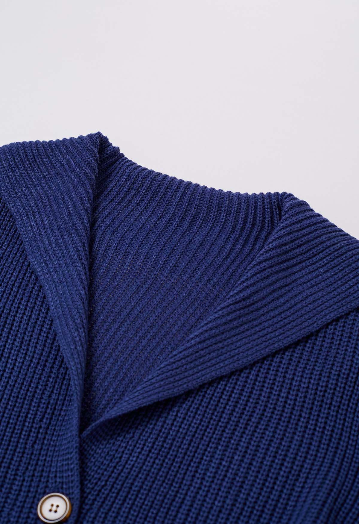 Lange Strickjacke mit Knopfleiste und Klappkragen in Marineblau