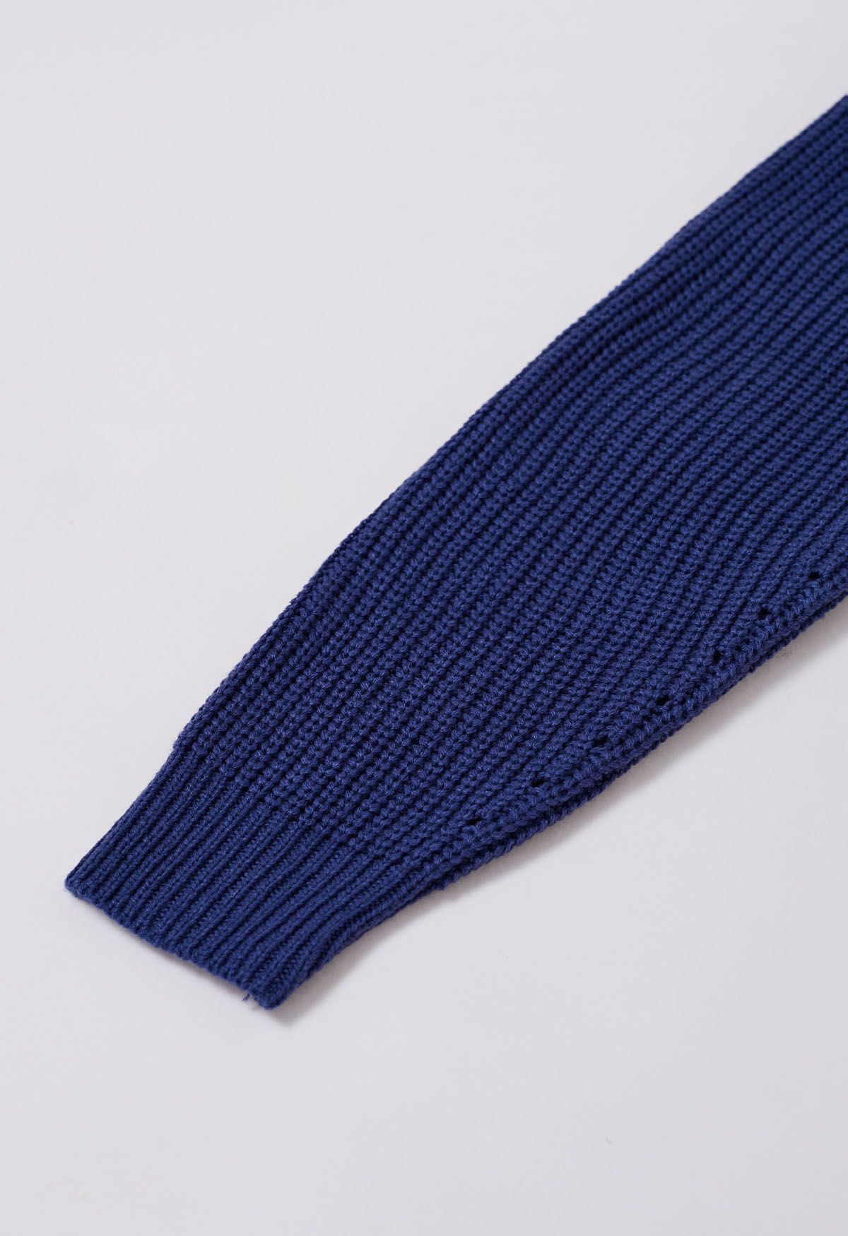 Lange Strickjacke mit Knopfleiste und Klappkragen in Marineblau