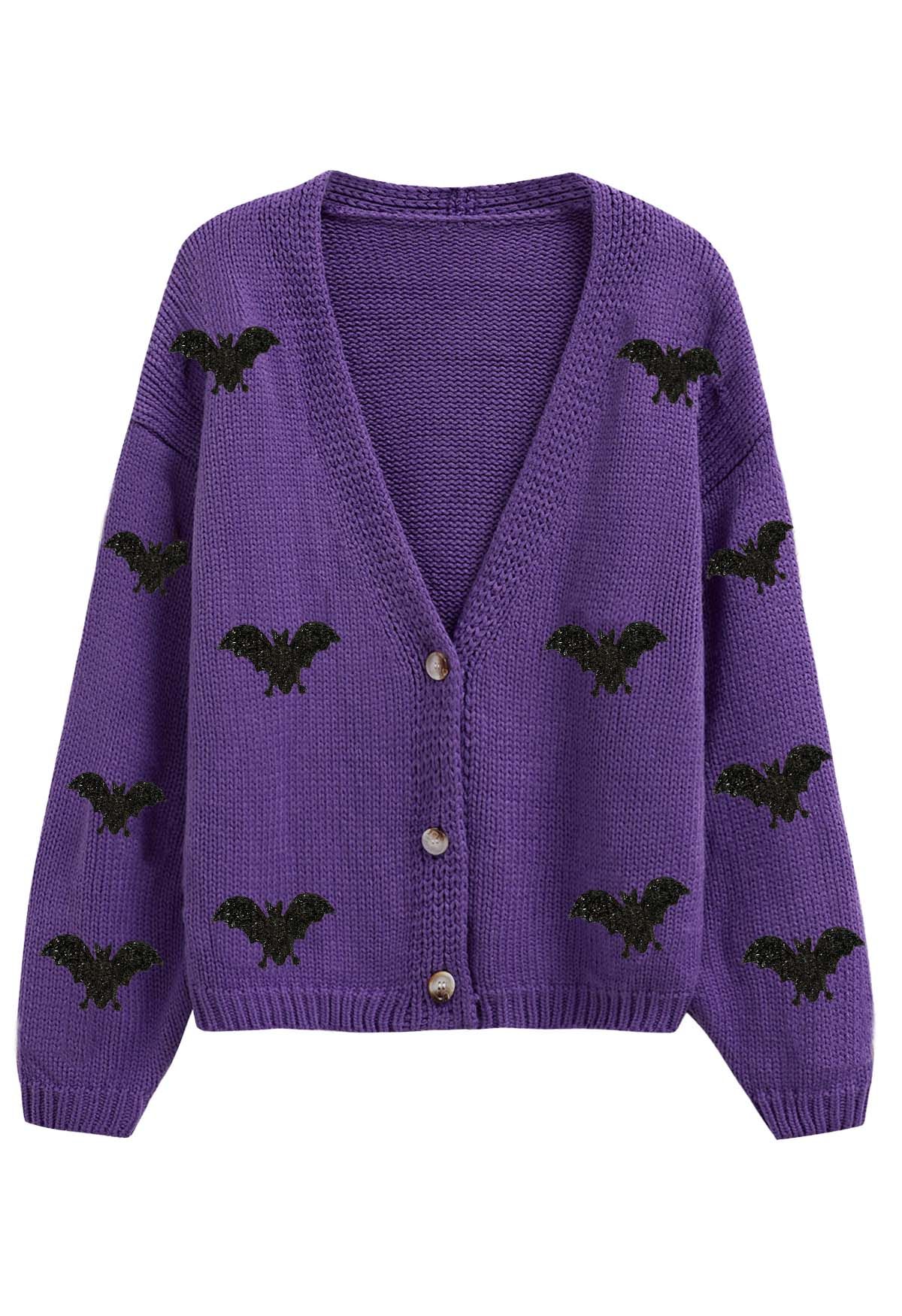 Lila Strickjacke mit Knöpfen und Mystic Bats Patch