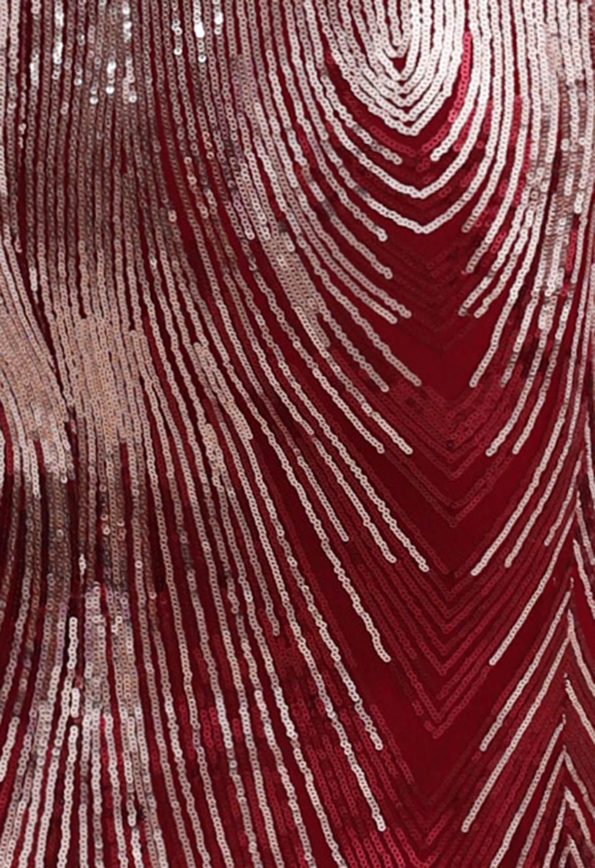 Ärmelloses, figurbetontes Kleid mit schillernden Pailletten in Burgund