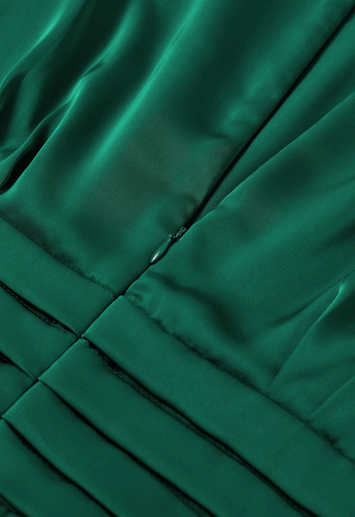 Shine Bright Maxikleid aus hochgeschlossenem Tüll in Smaragdgrün