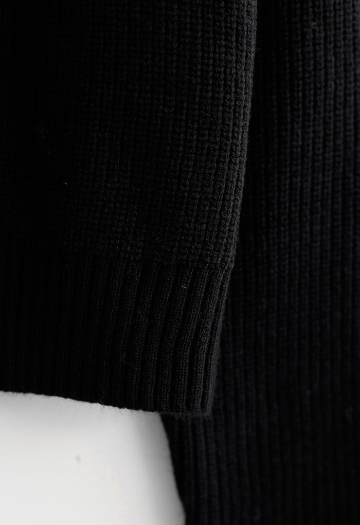 Kurzstrick-Cardigan mit Schleifenbrosche und Knöpfen in Schwarz