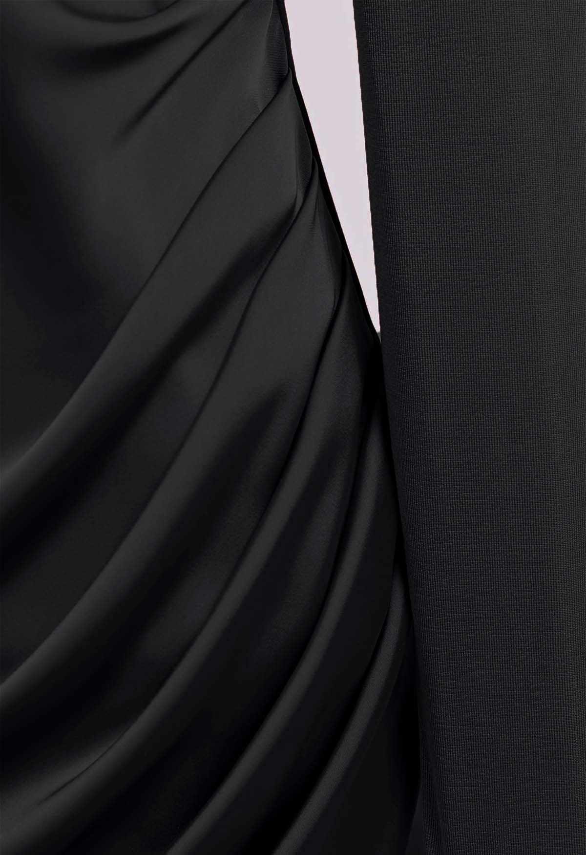 Samtkleid aus gespleißtem Satin mit asymmetrischem Saum in Schwarz