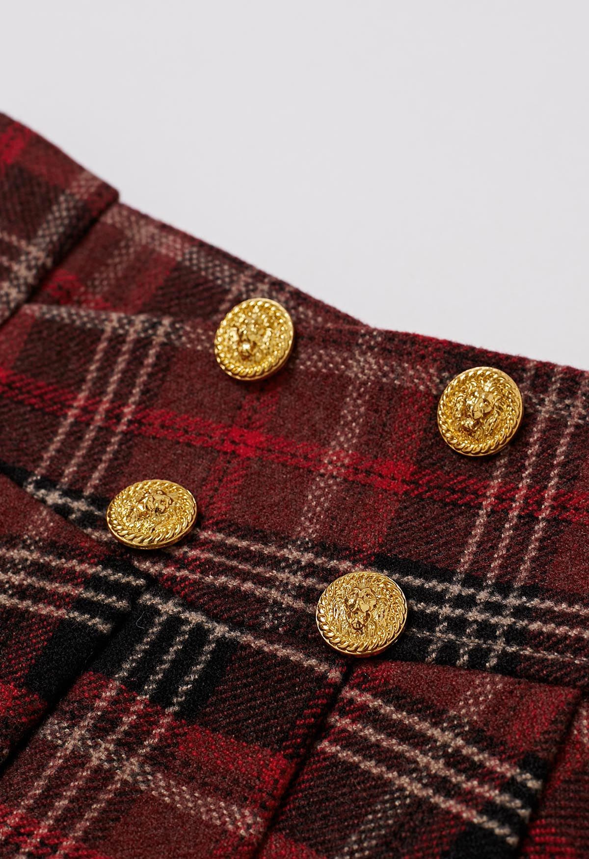 Plissee-Minirock aus Wollmischung mit goldenen Knöpfen und burgunderrotem Karomuster