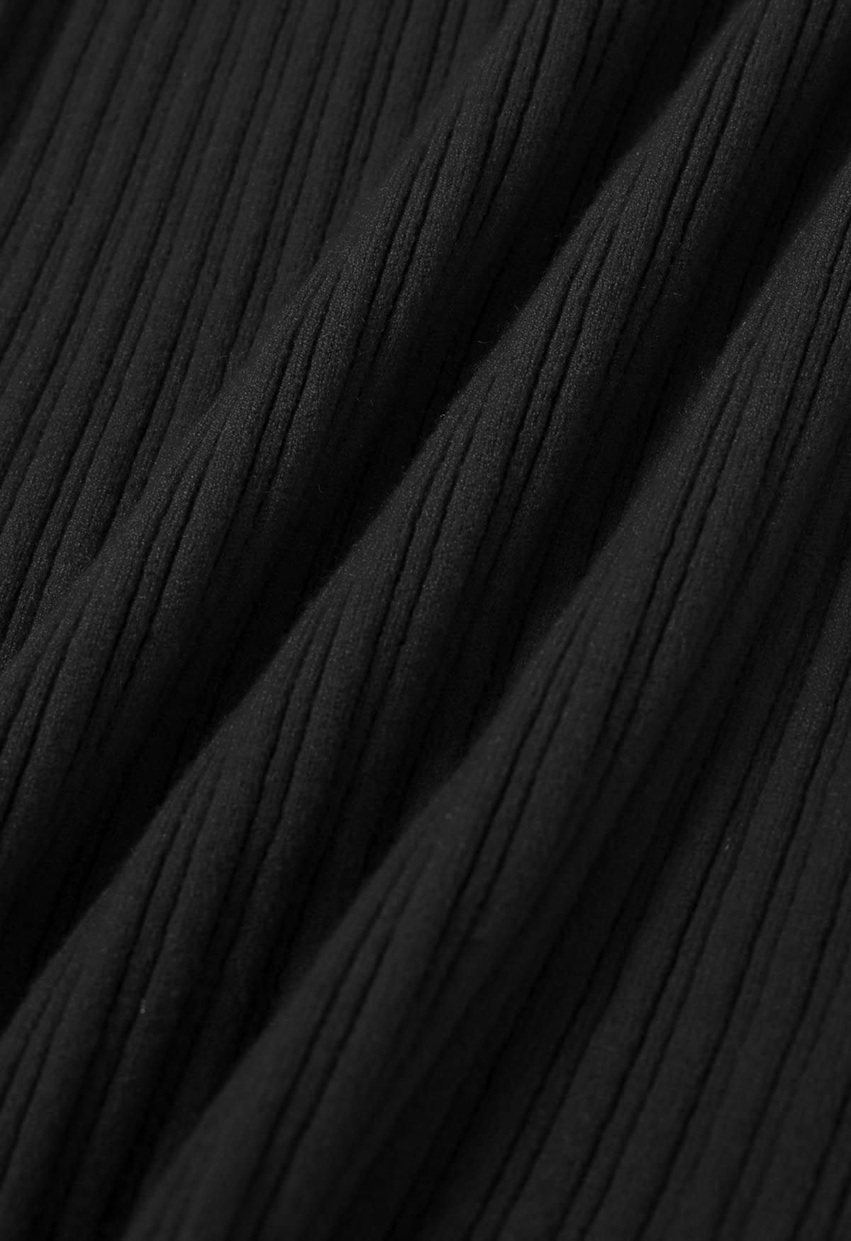 Strickoberteil mit eckigem Ausschnitt und Knopfverzierung in Schwarz