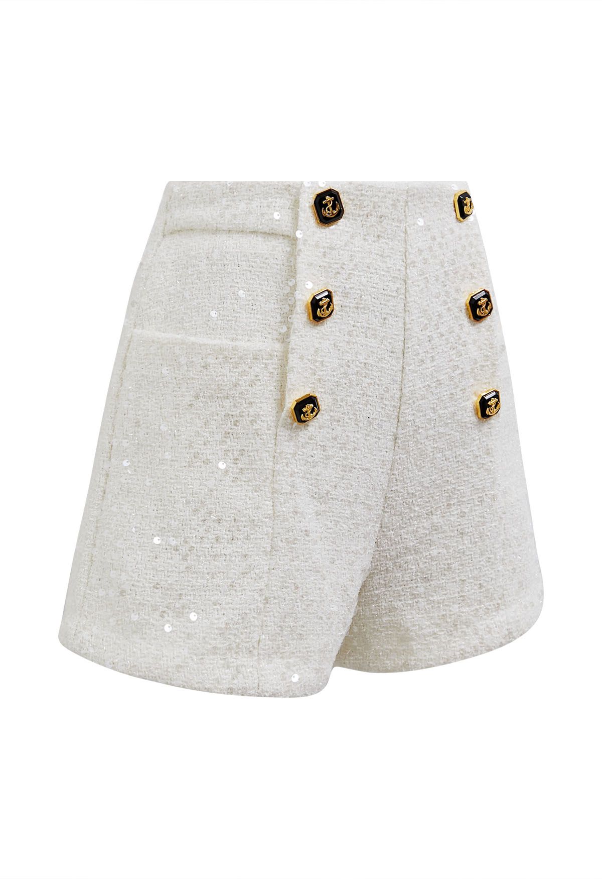 Mit Knöpfen verzierte, paillettenbesetzte Tweed-Shorts in Weiß