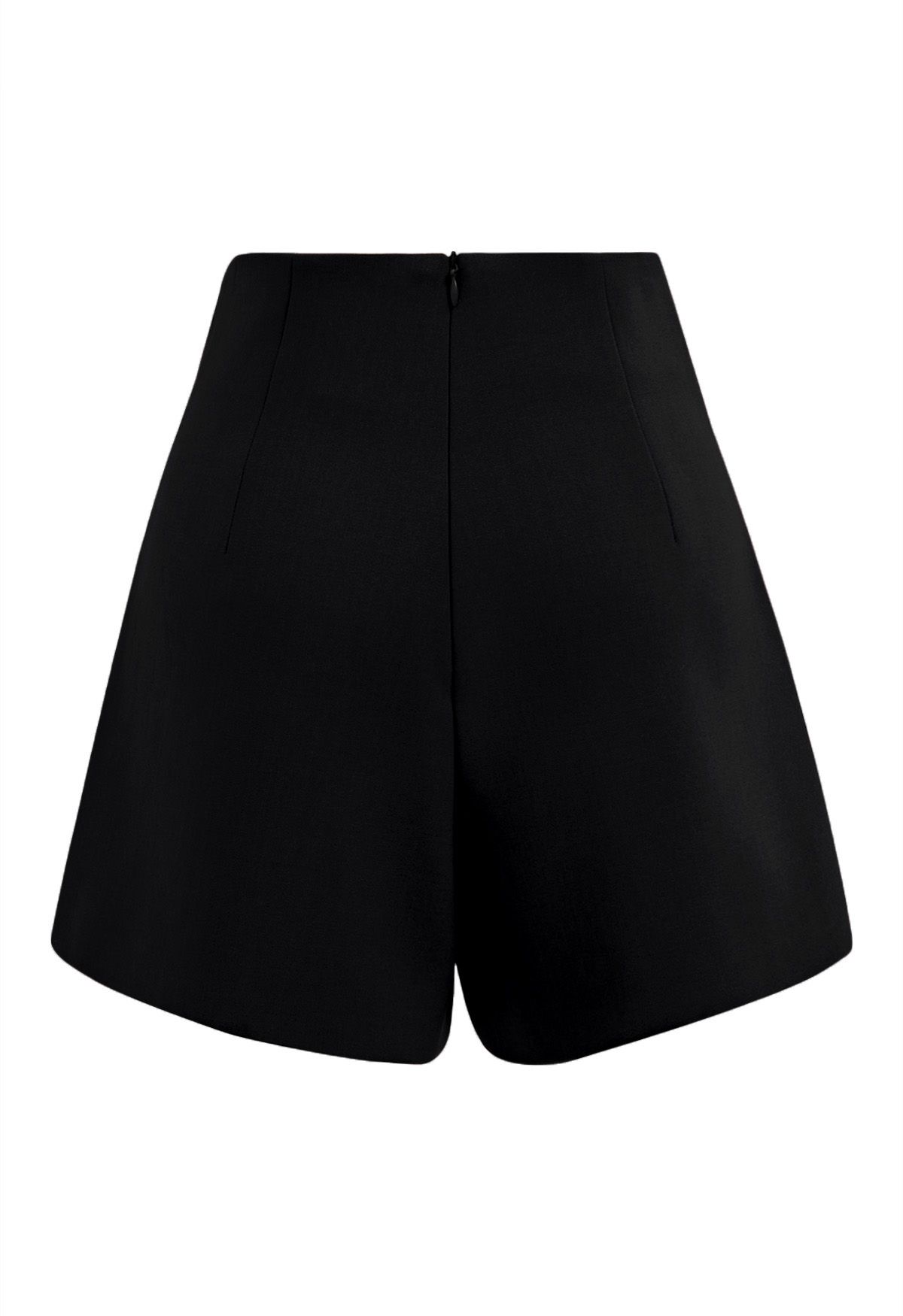 Shorts mit hoher Taille und Knopfverzierung in Schwarz