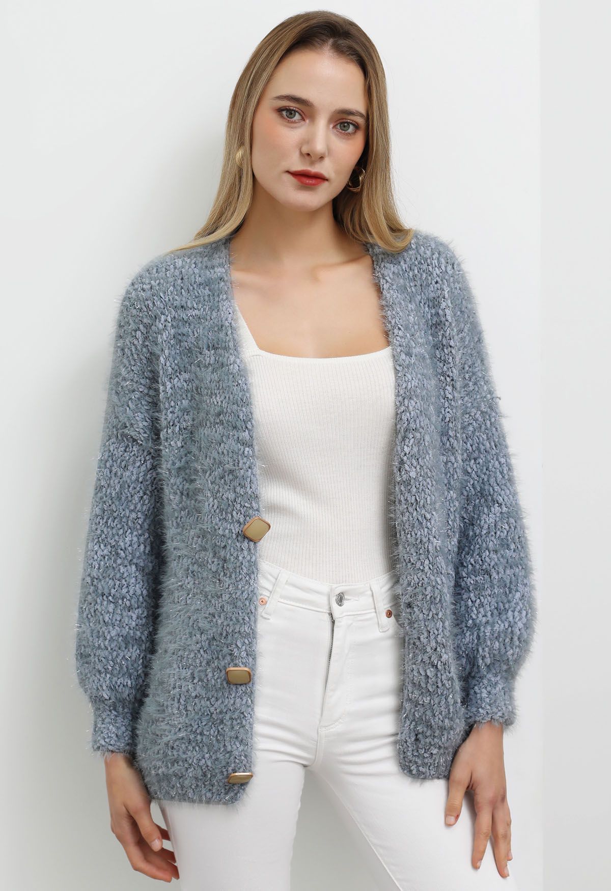 Coziness Shimmer Fuzzy Knit Cardigan mit Knöpfen in Dusty Blue