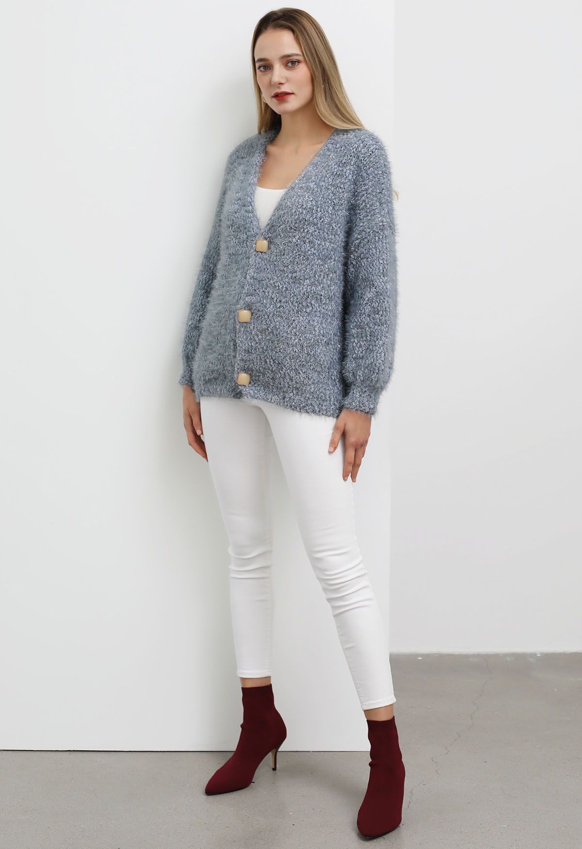 Coziness Shimmer Fuzzy Knit Cardigan mit Knöpfen in Dusty Blue