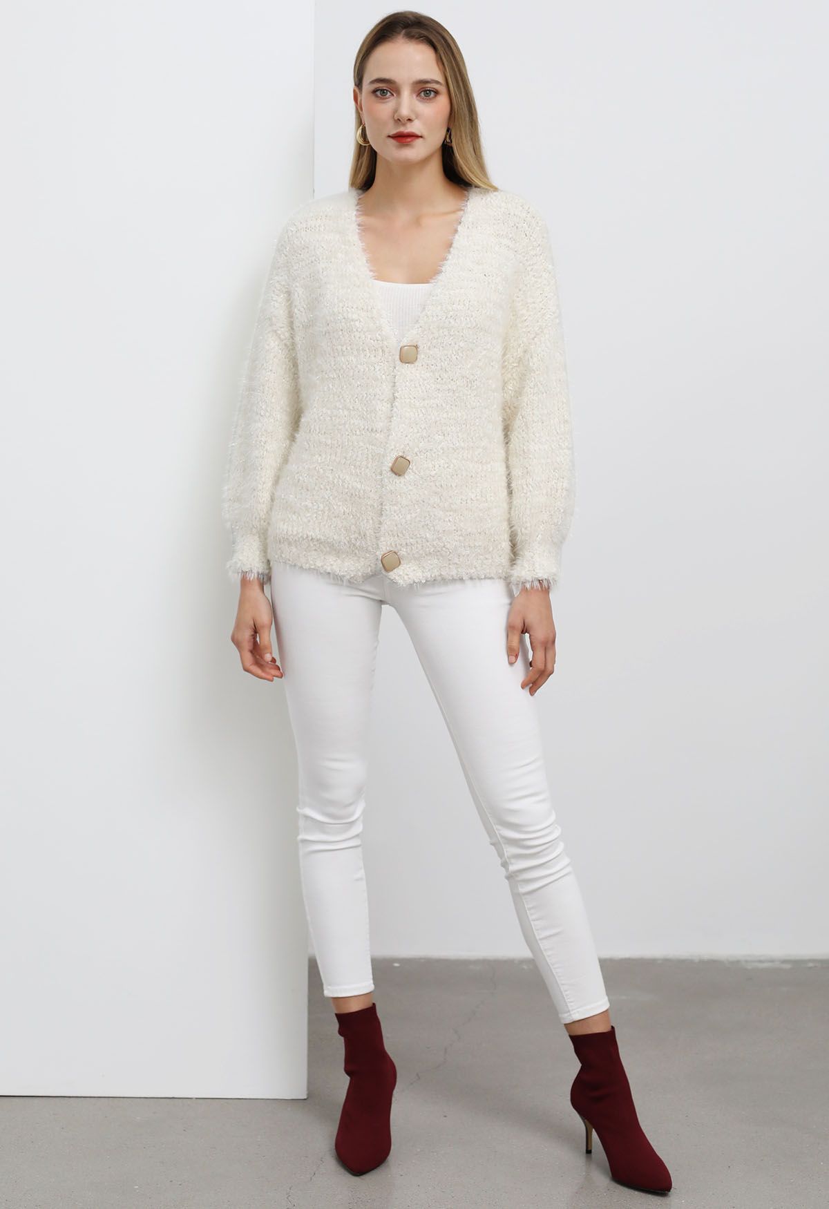 Coziness Shimmer Fuzzy Knit Cardigan mit Knöpfen in Creme