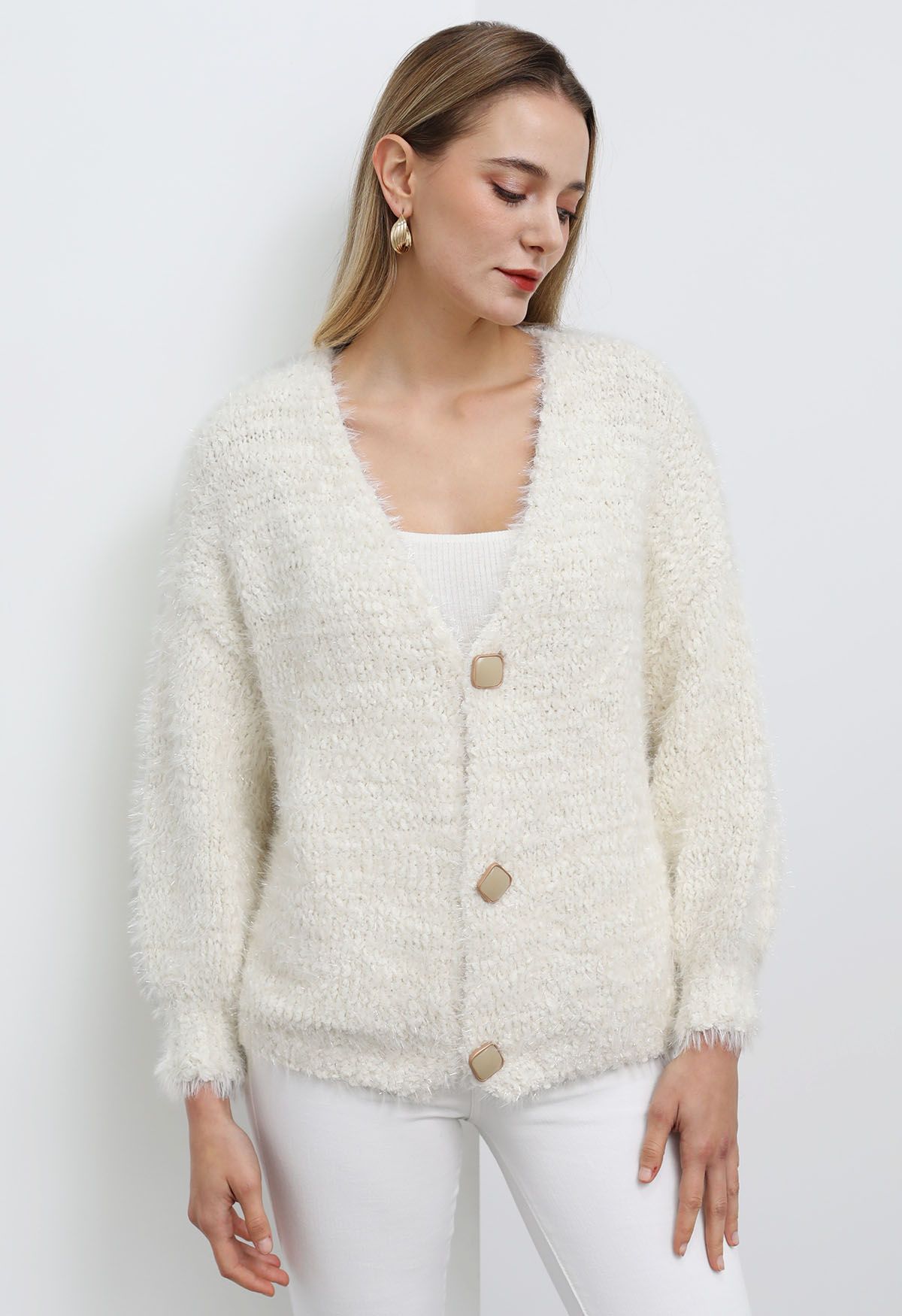 Coziness Shimmer Fuzzy Knit Cardigan mit Knöpfen in Creme