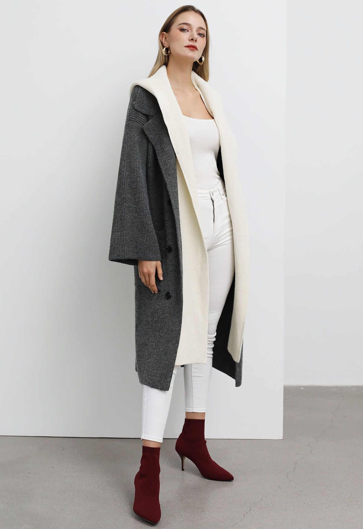 Kontrastierter, zweiteiliger, langer Mantel mit Kapuze in Grau