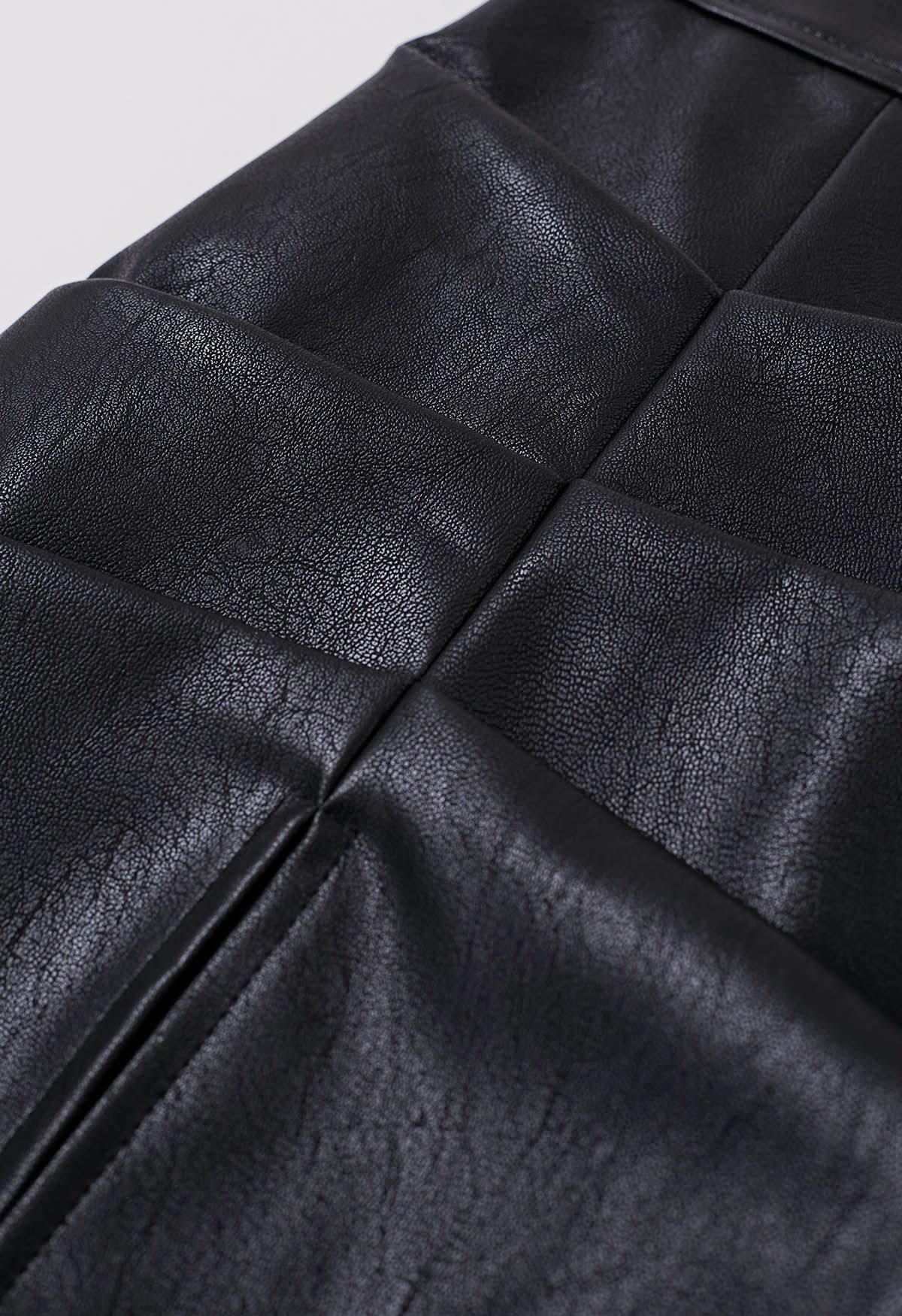 Minirock aus Kunstleder mit Faltendetail in Schwarz