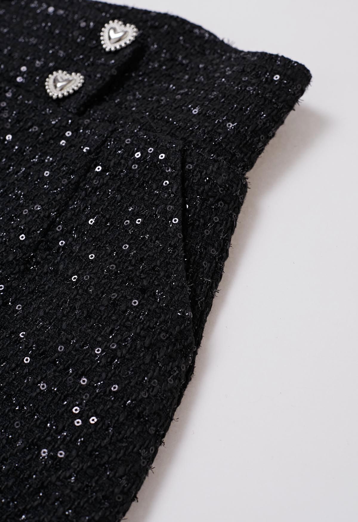 Tweed-Shorts mit Herzknopf und Paillettenverzierung in Schwarz