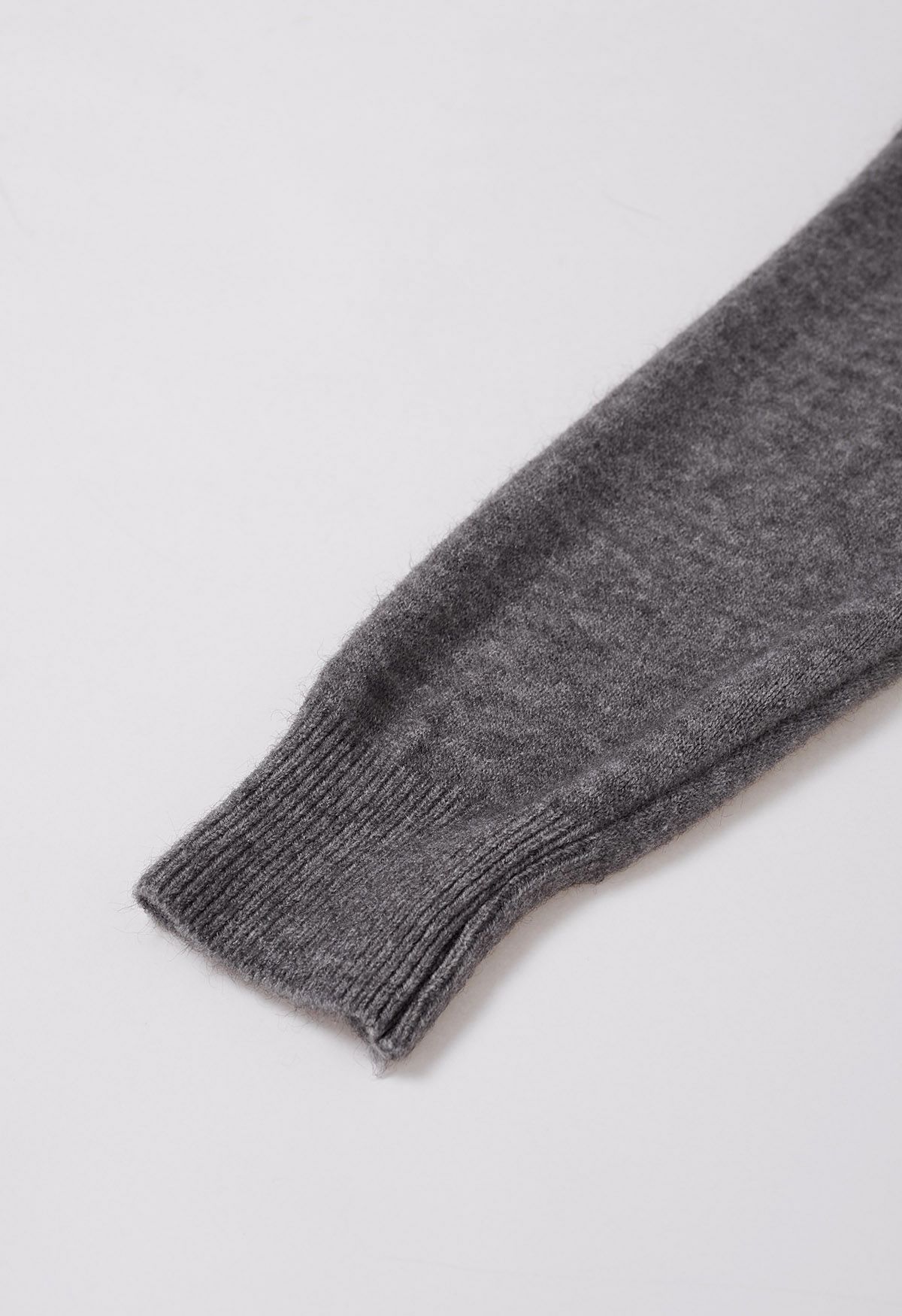 Spitzen-Set aus ärmellosem Oberteil und Strickjacke mit V-Ausschnitt in Grau