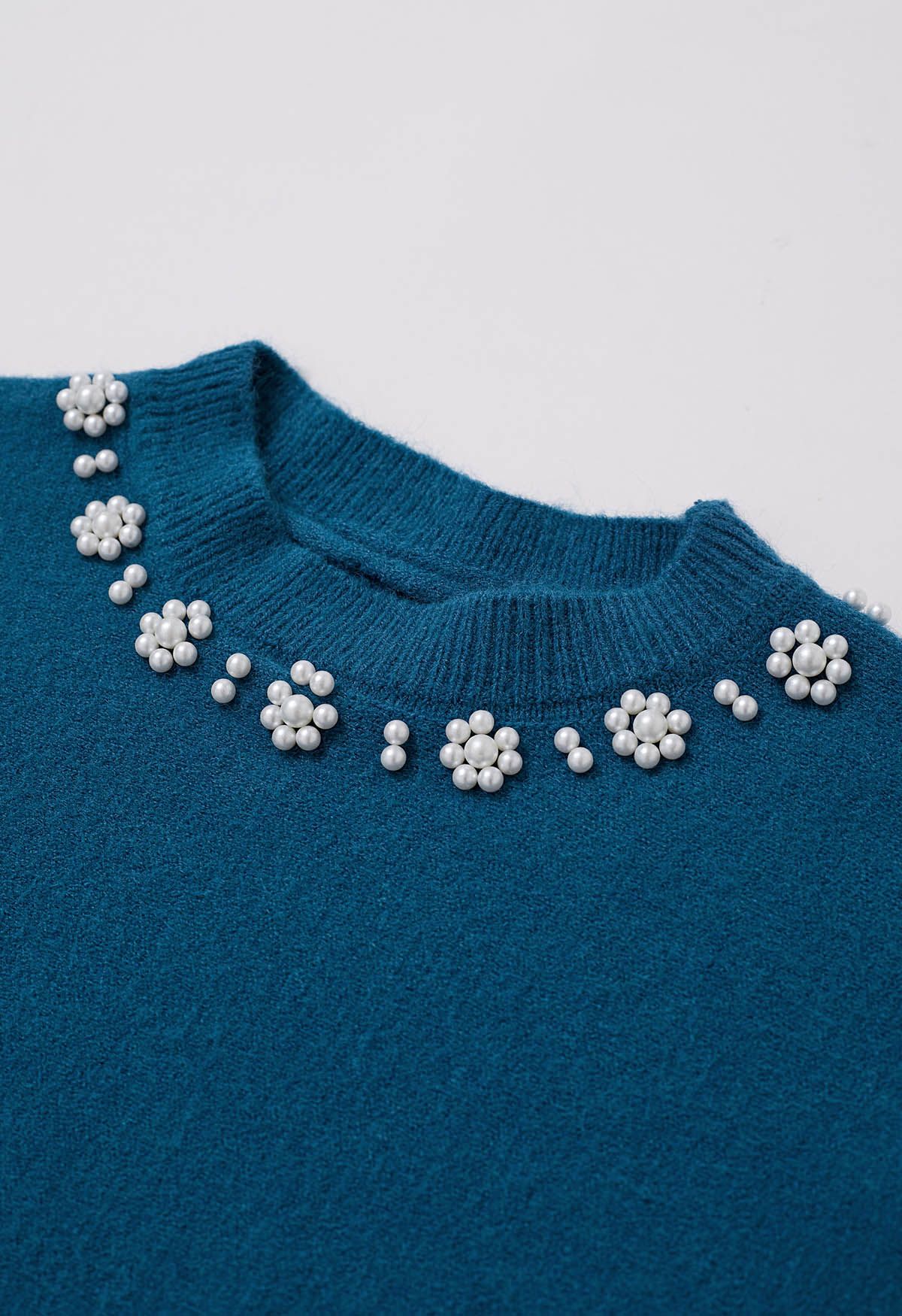 Twinset-Kleid aus geripptem Strick mit Perlenausschnitt in Indigo