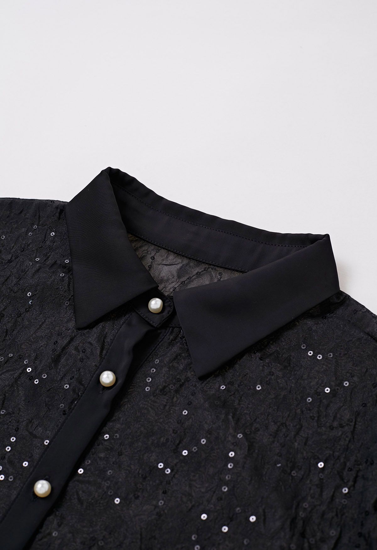 Geblümtes Hemd mit Pailletten und Knöpfen aus Netzstoff in Schwarz