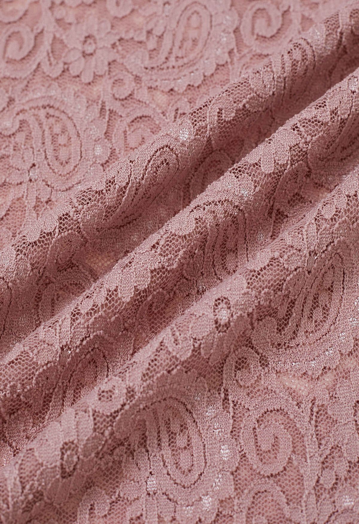 Top mit Paisley-Muster und Netzeinsatz aus Vollspitze in Rosa