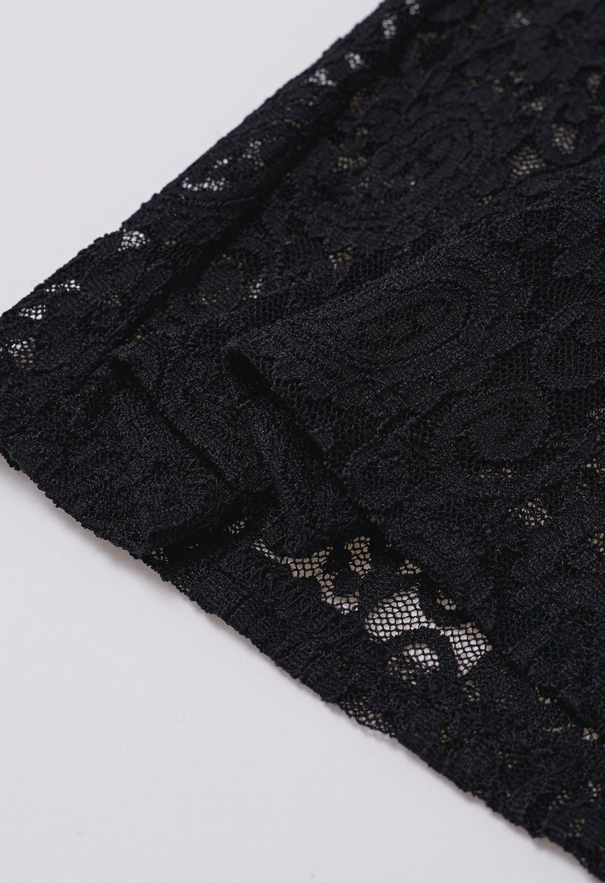 Oberteil mit Paisley-Muster und Netzeinsatz in Schwarz