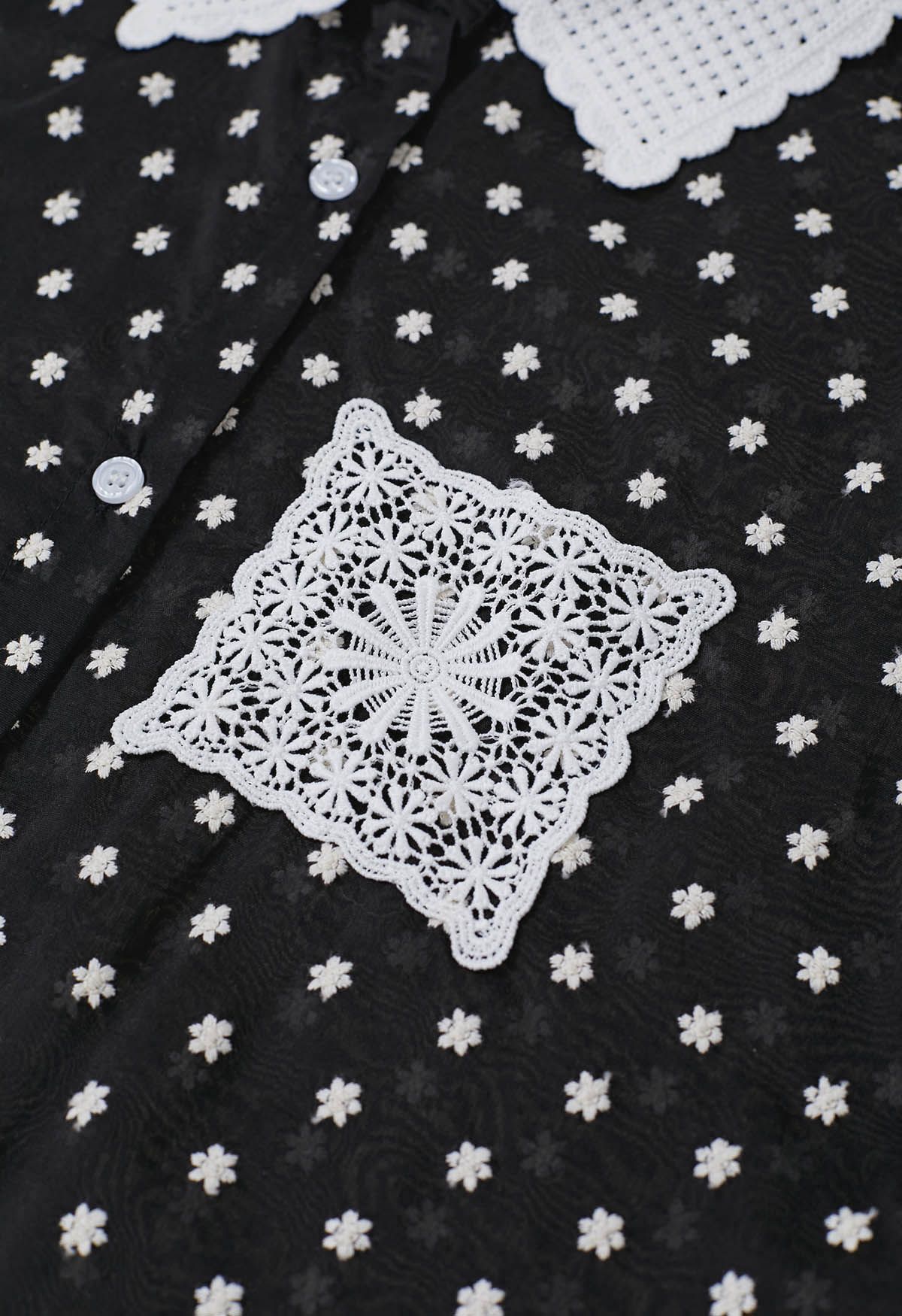 Schwarzes Hemd mit Kordelzug und Spitzen-Cutwork-Taschenstickerei