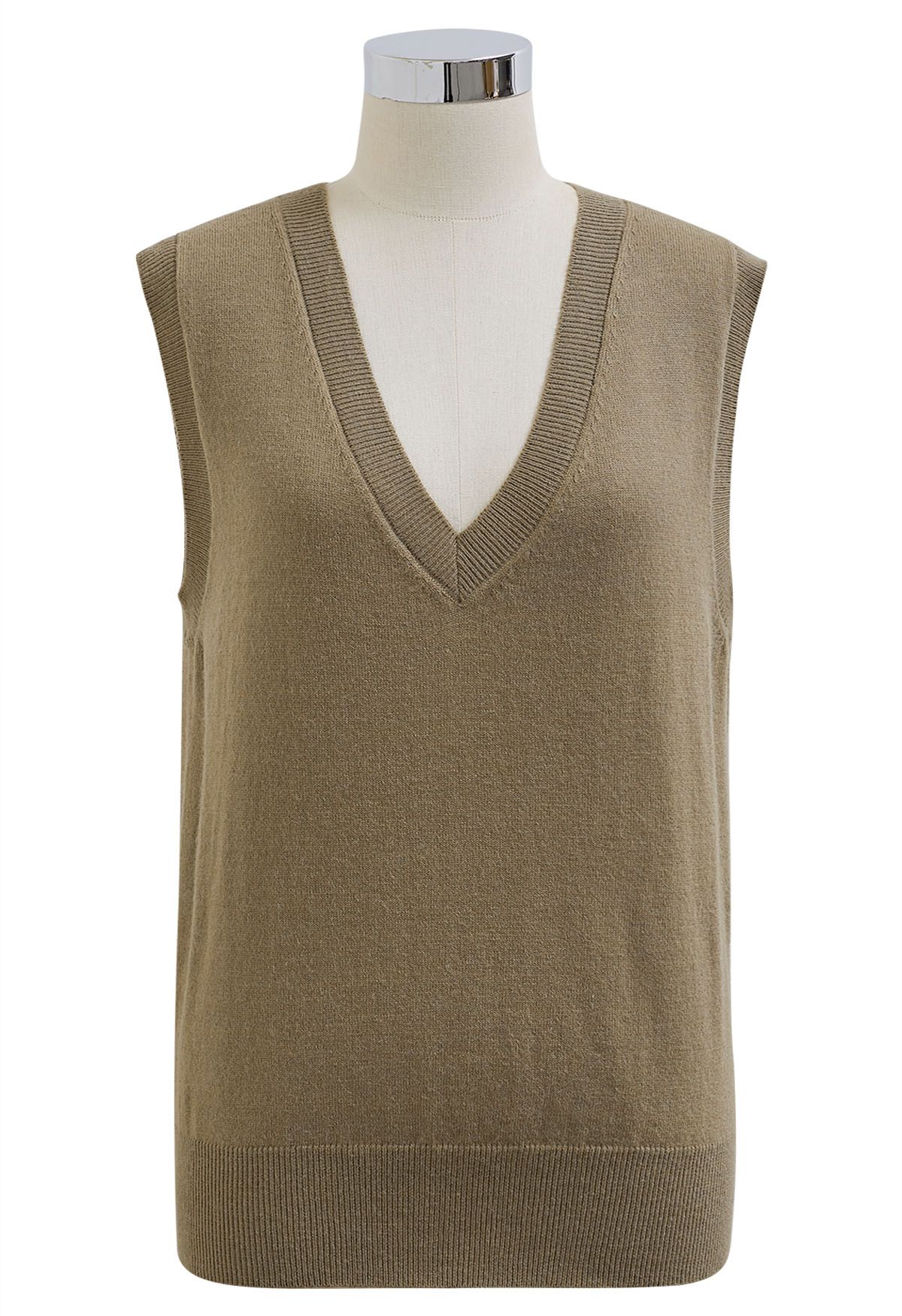 Set aus ärmellosem Strickoberteil und Faltenrock mit V-Ausschnitt in Khaki