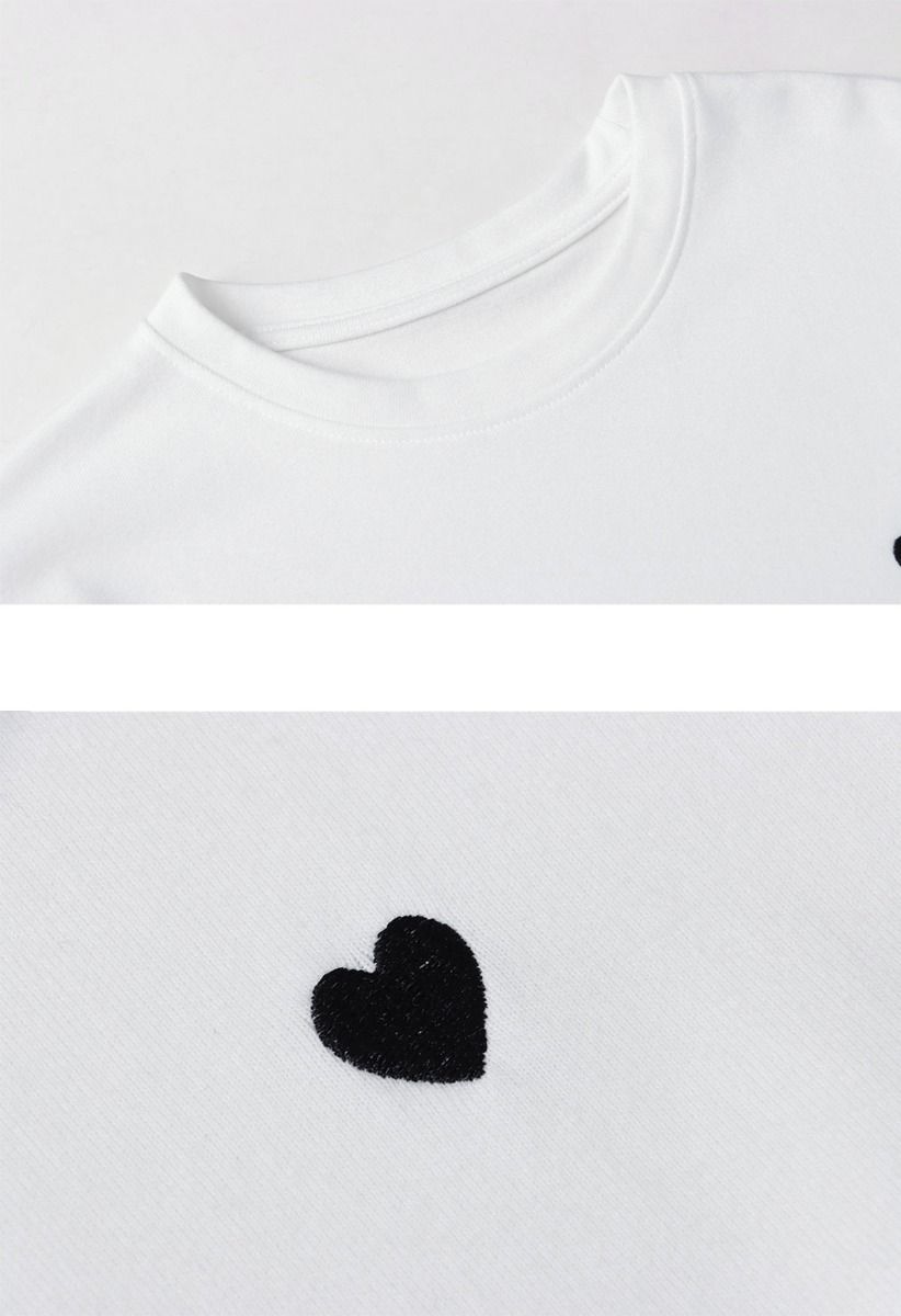 Niedliches T-Shirt mit besticktem Herzmuster in Weiß