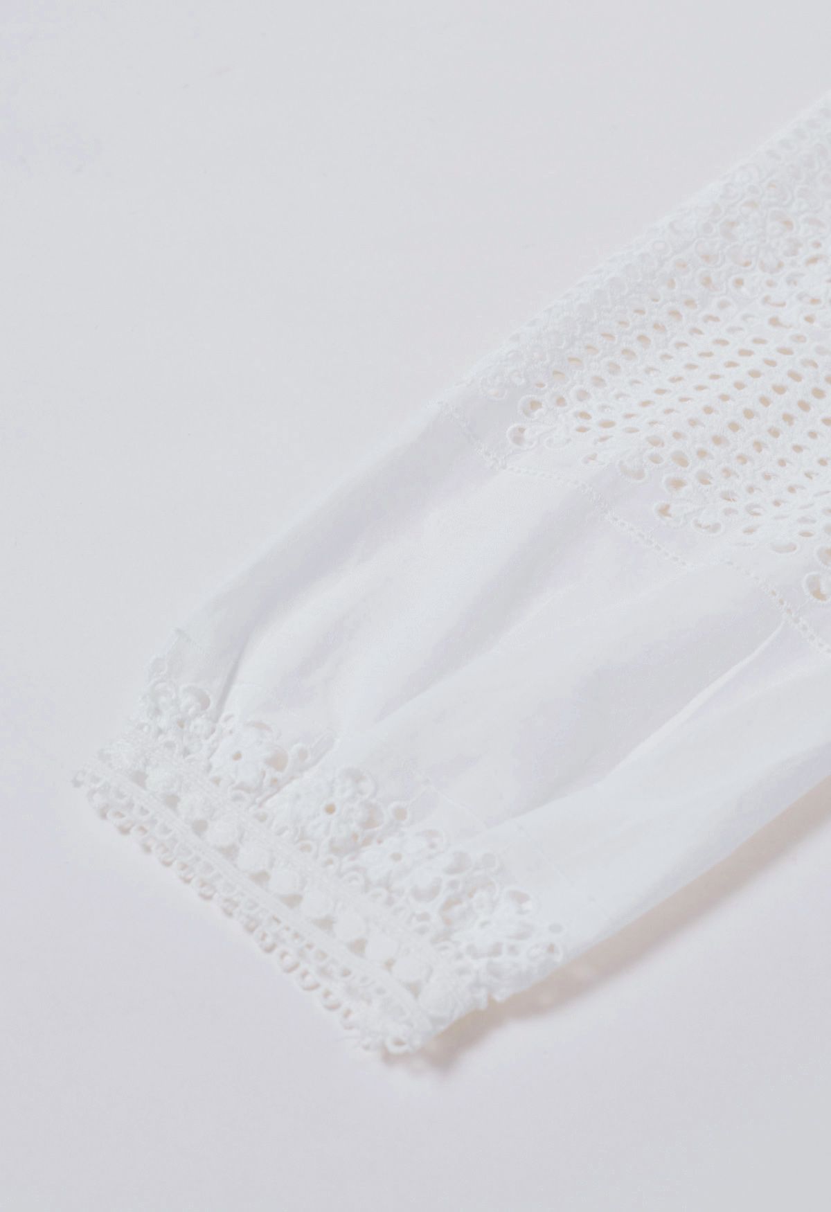 Boho-Chic-Top aus Baumwolle mit Lochstickerei in Weiß