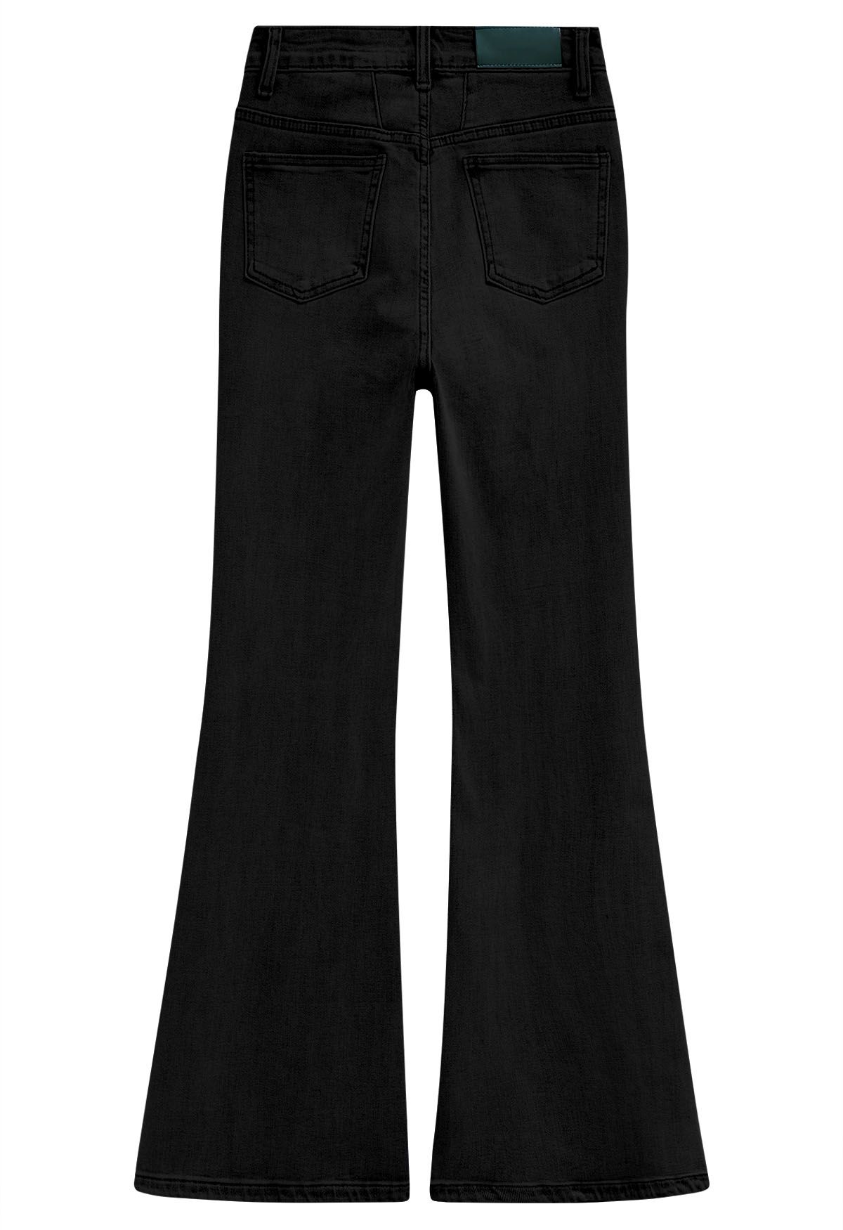 Schmeichelhafte Stretch-Jeans mit ausgestelltem Bein in Schwarz