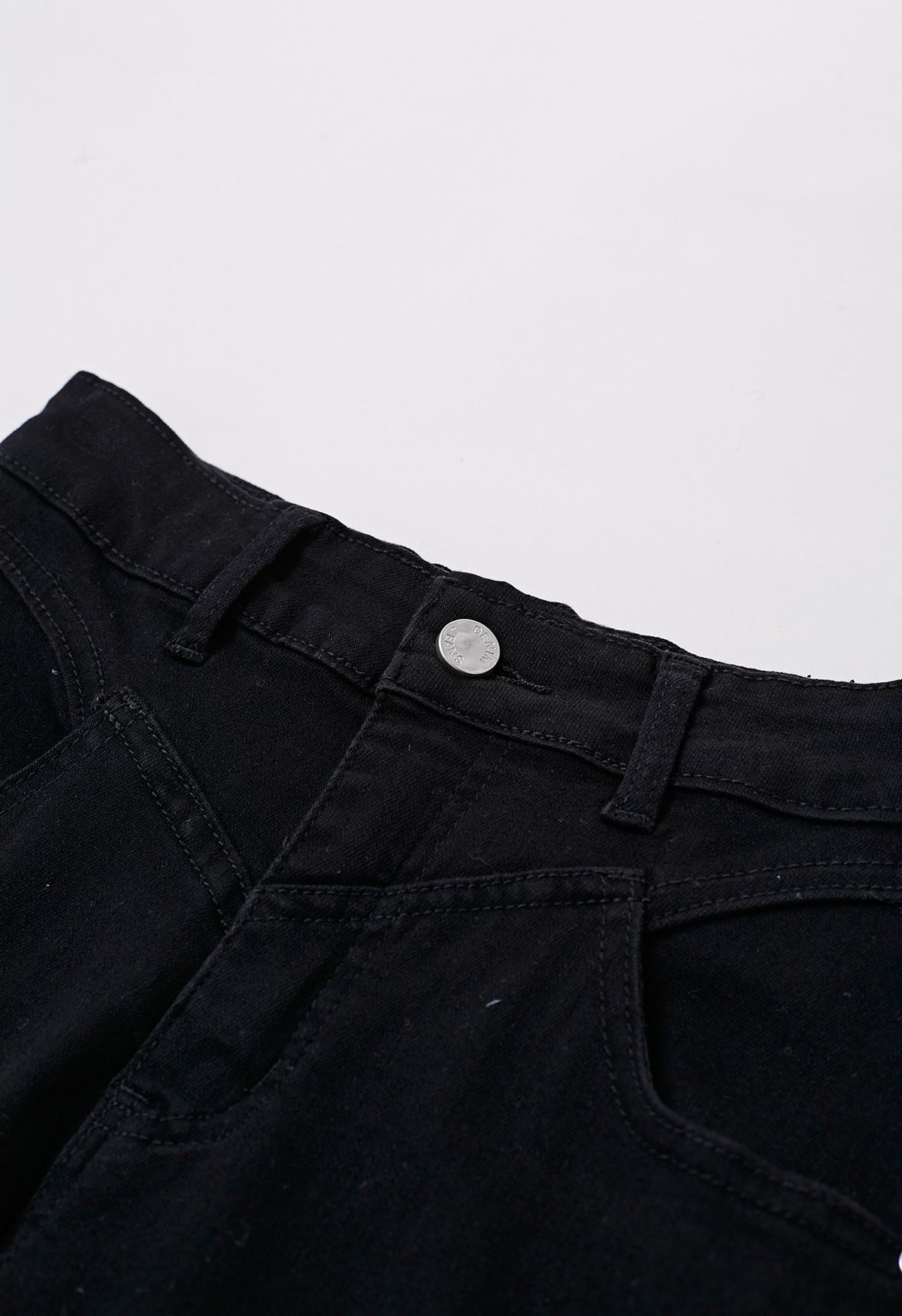 Schmeichelhafte Stretch-Jeans mit ausgestelltem Bein in Schwarz