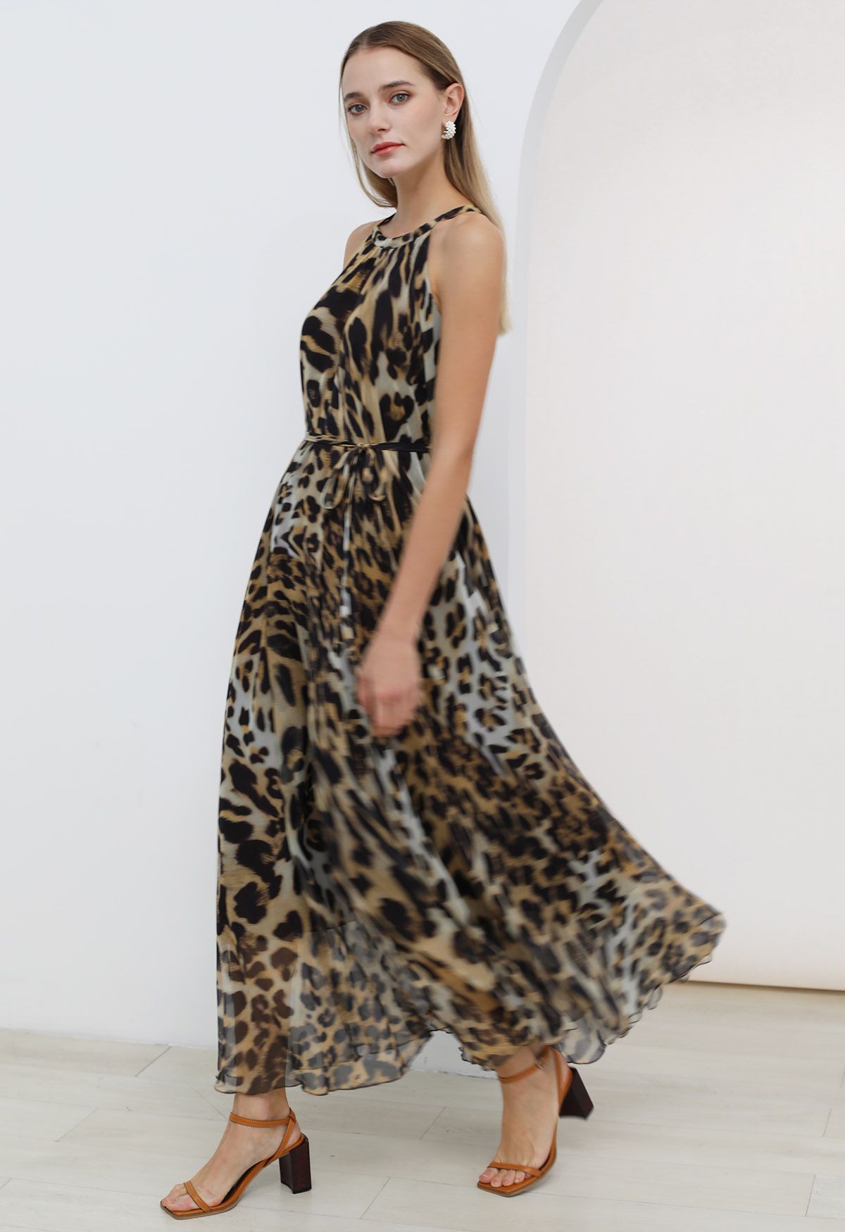 Verführerisches Neckholder-Maxikleid aus Chiffon mit Animal-Print