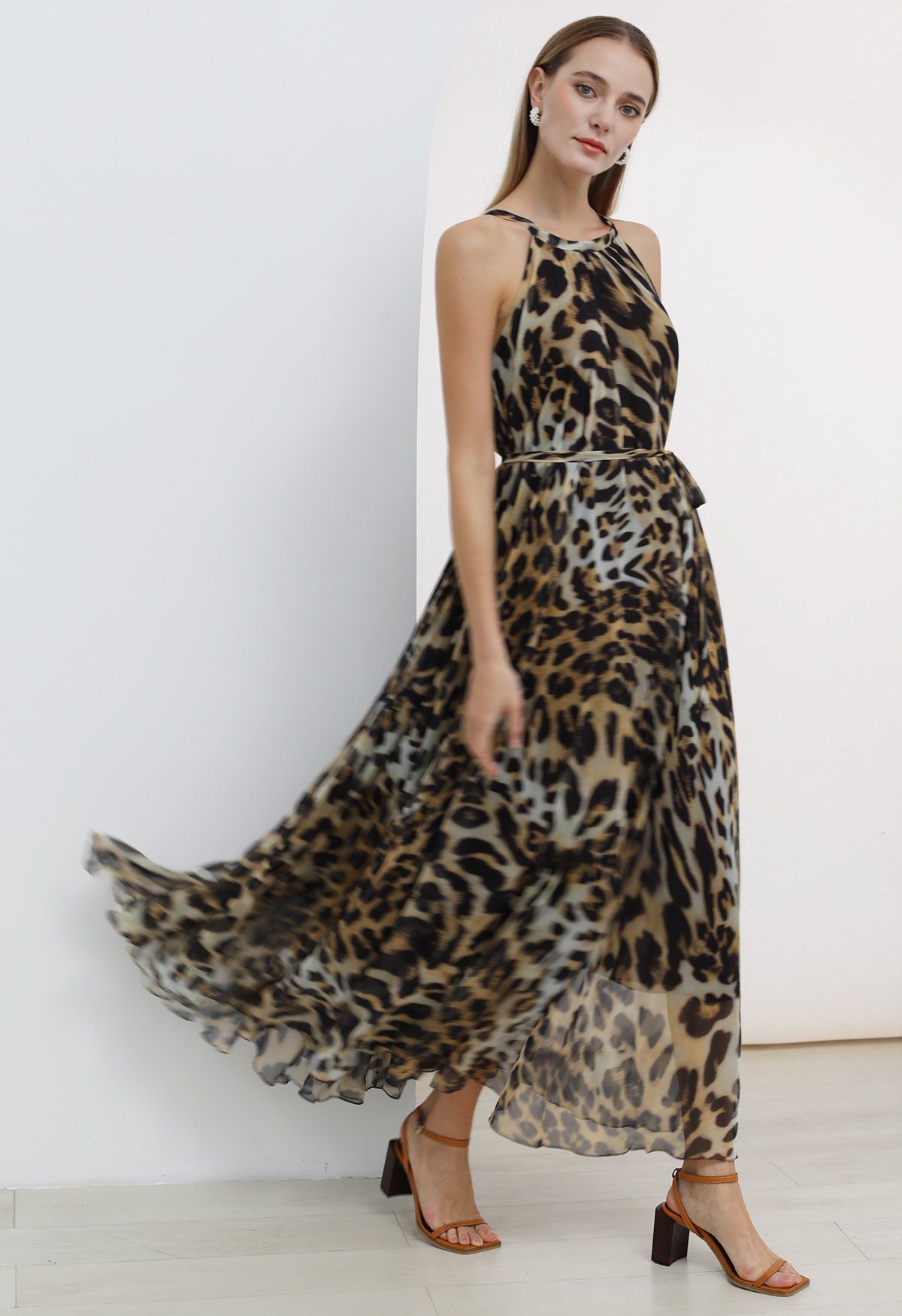 Verführerisches Neckholder-Maxikleid aus Chiffon mit Animal-Print