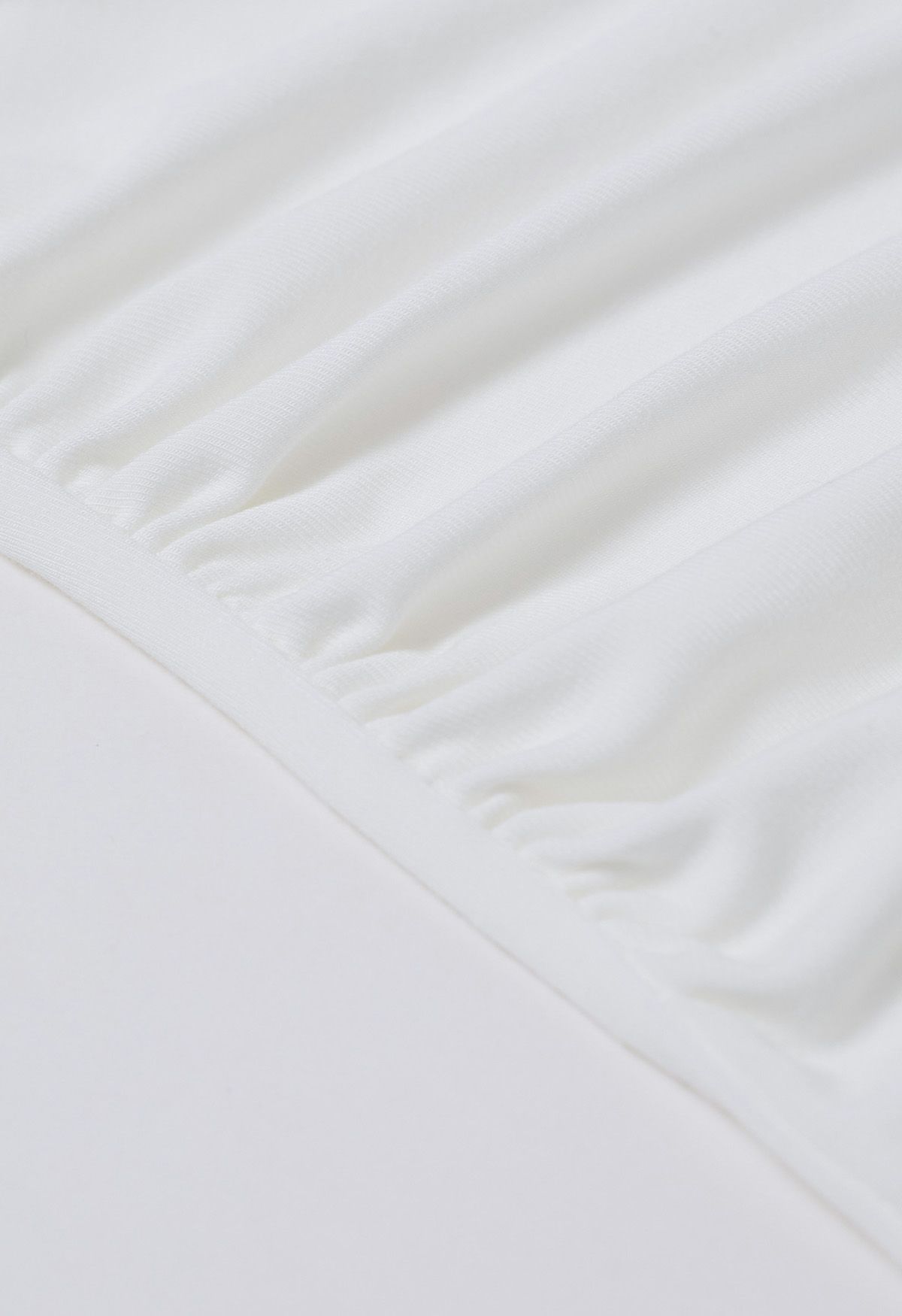 Seitlich geknotetes Oberteil aus weicher Baumwolle in Weiß