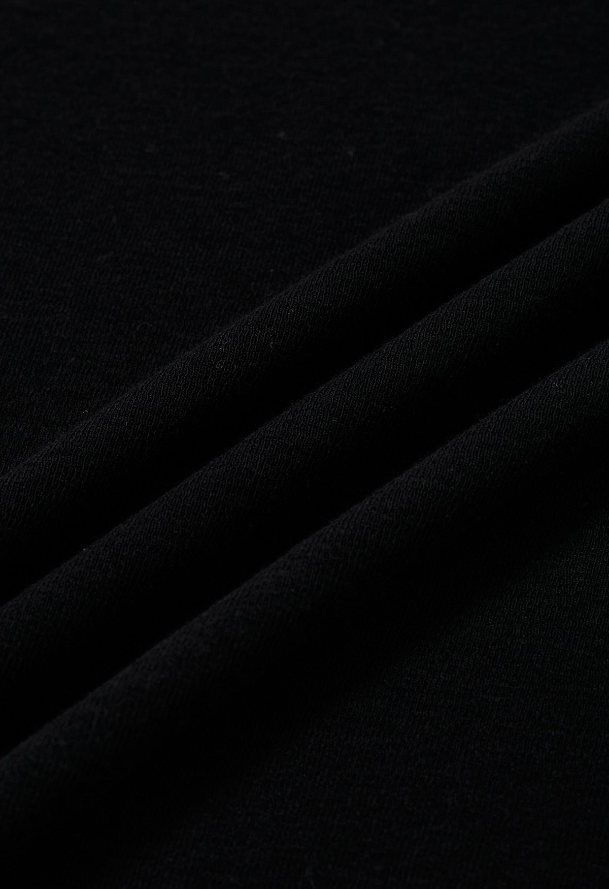 Solides Baumwolloberteil mit umgeschlagenem Ausschnitt in Schwarz