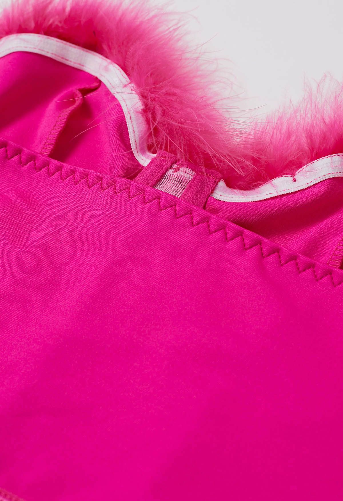 Bustier-Crop-Top mit Federbesatz in Pink