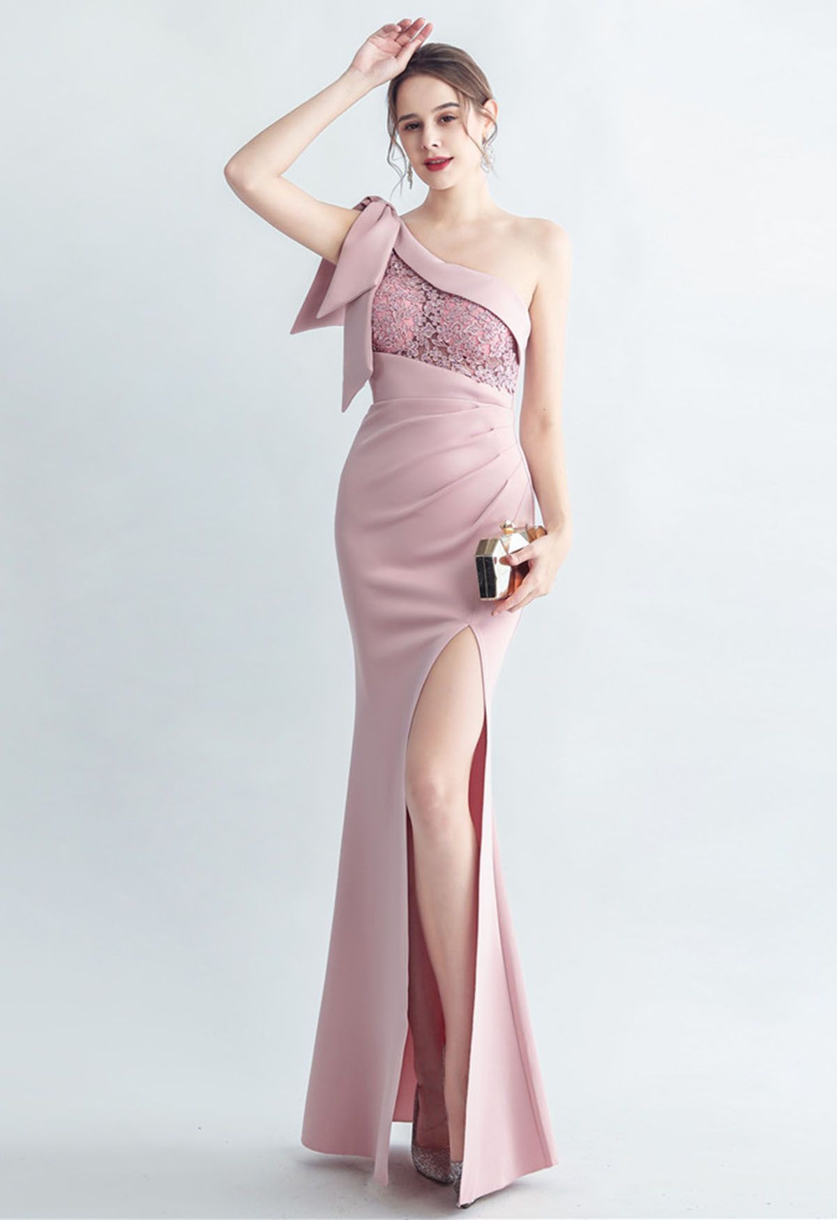 Geteiltes Kleid mit Schleife und One-Shoulder-Stickerei in Rosa