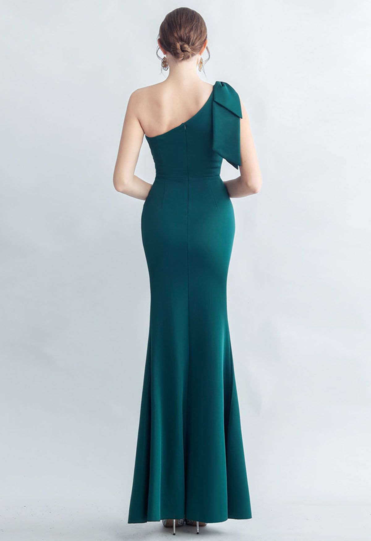 Geteiltes Kleid mit Schleife und One-Shoulder-Stickerei in Smaragdgrün