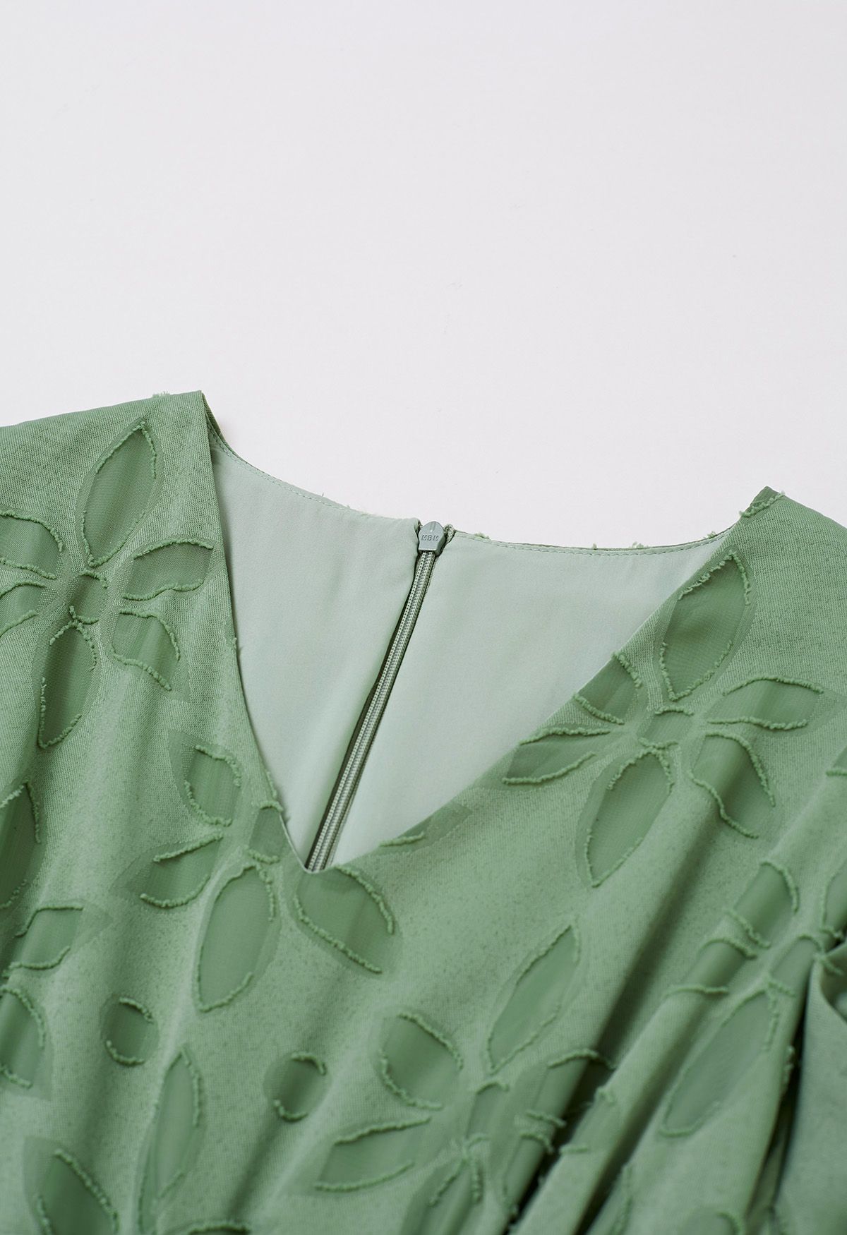 Ausbrenner-Blumen-Chiffon-Midikleid mit geraffter Taille in Grün