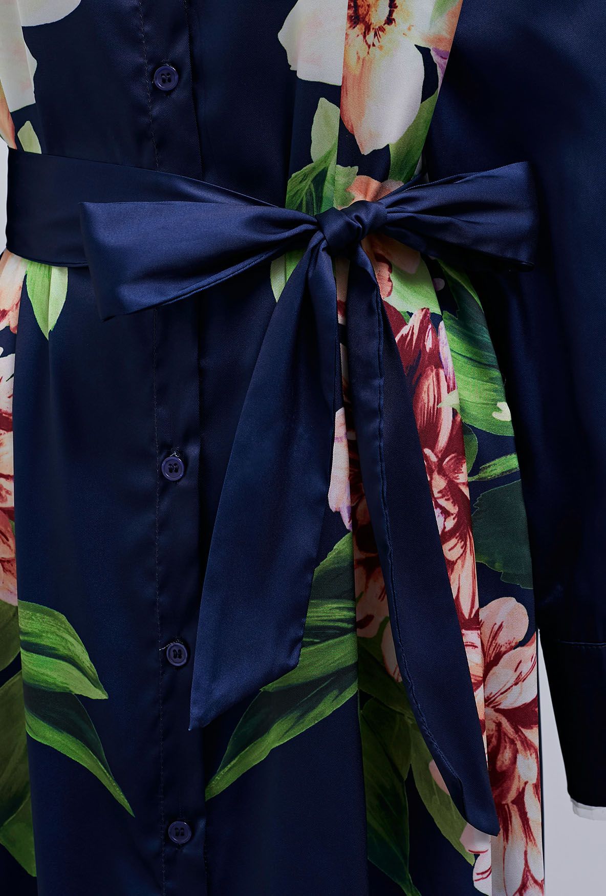 Bezauberndes Hemdkleid mit Blütenprint in Marineblau