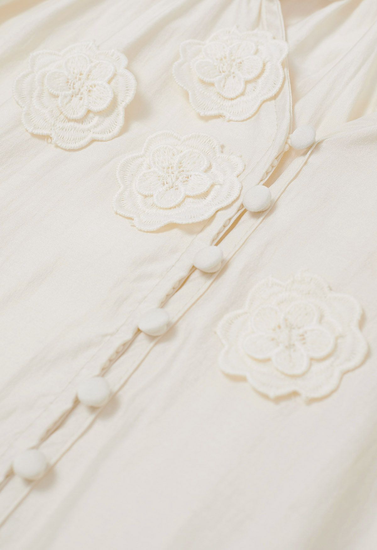Romantisches Blüten-Hemd mit 3D-Spitzenblumen und Knöpfen in Hellgelb