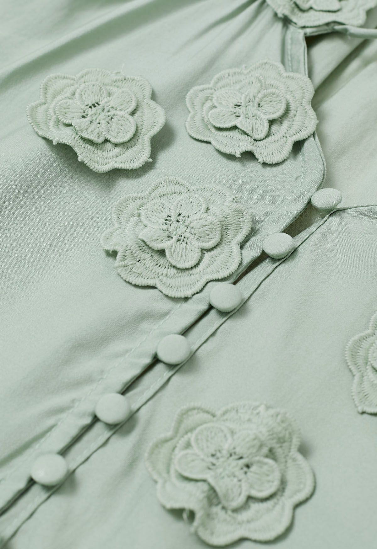 Romantisches Blüten-Hemd mit 3D-Spitzenblumen und Knöpfen in Mint