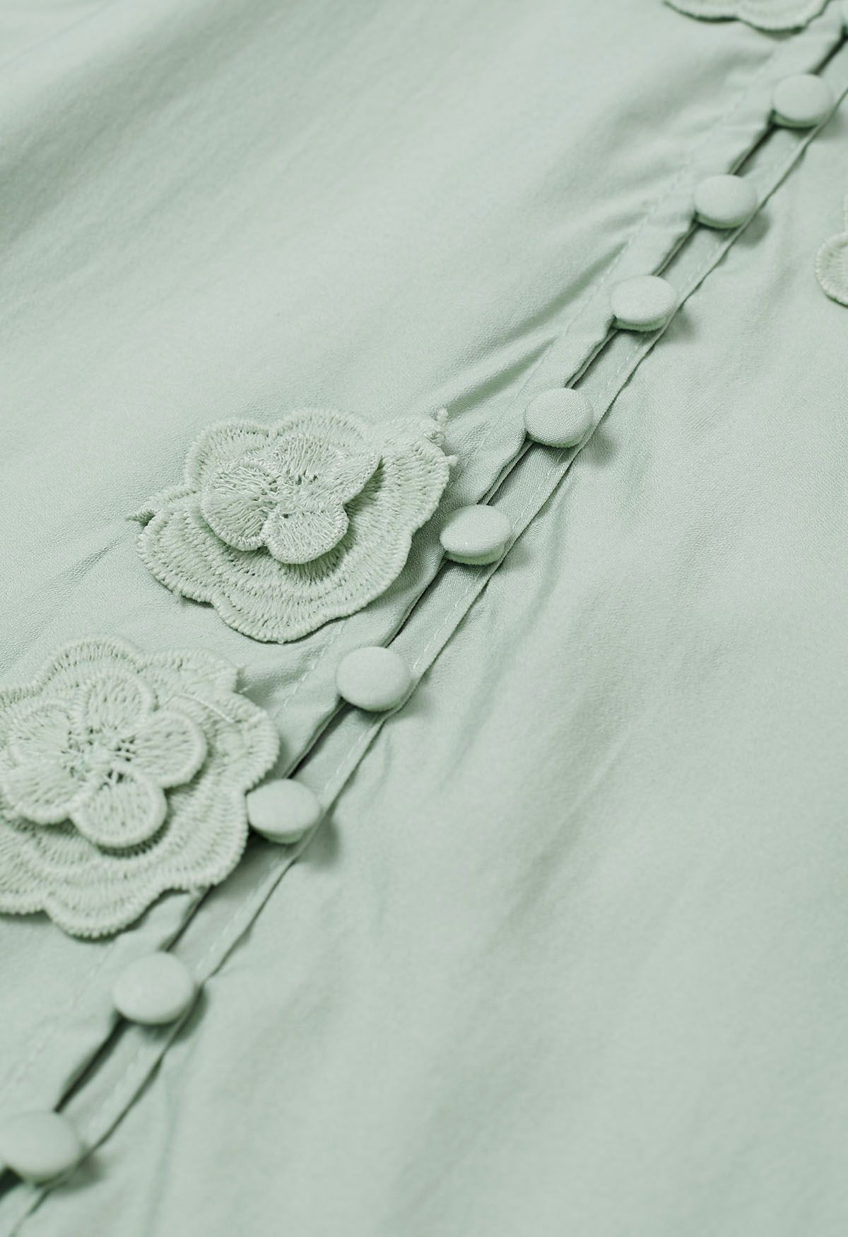 Romantisches Blüten-Hemd mit 3D-Spitzenblumen und Knöpfen in Mint