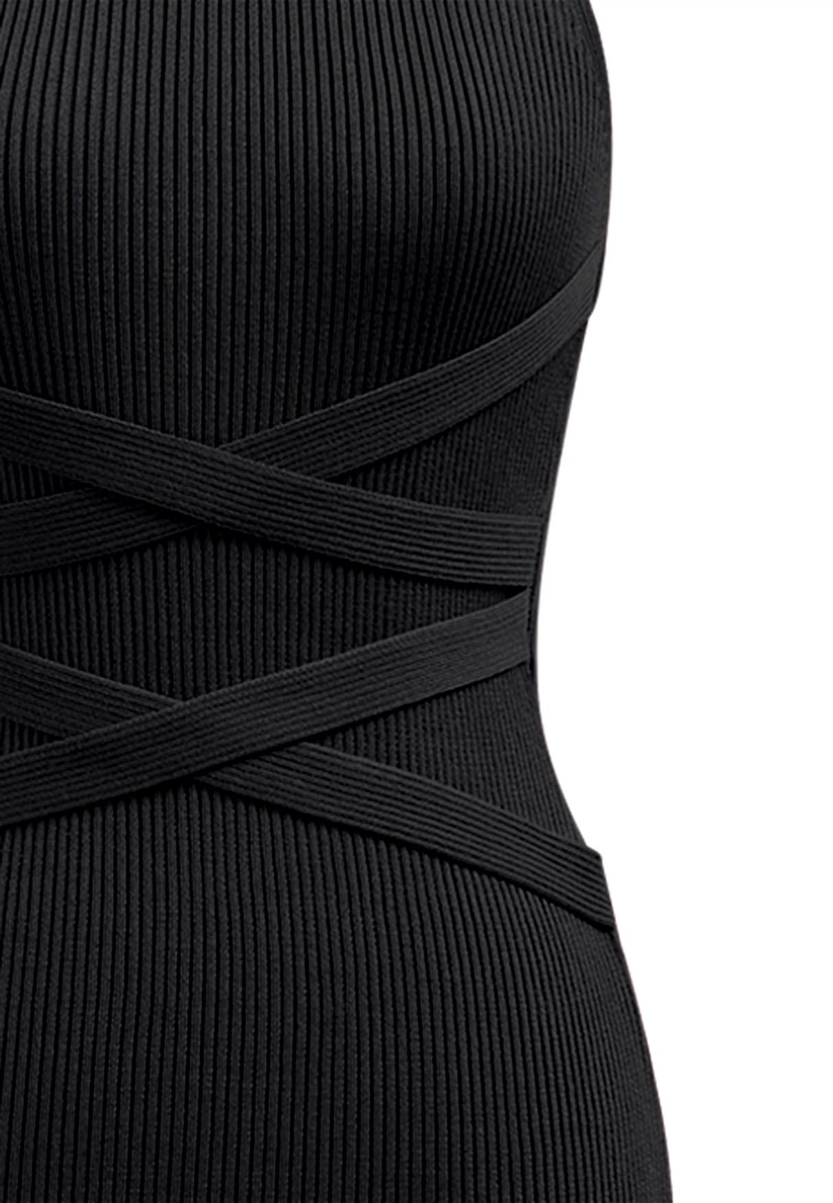 Neckholder-Strickkleid mit überkreuzter Taille in Schwarz