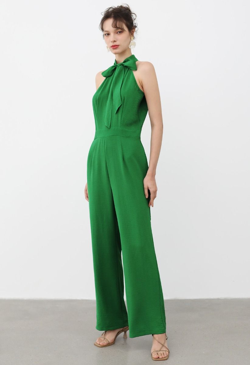 Eleganter Neckholder-Jumpsuit mit Schleife in Grün