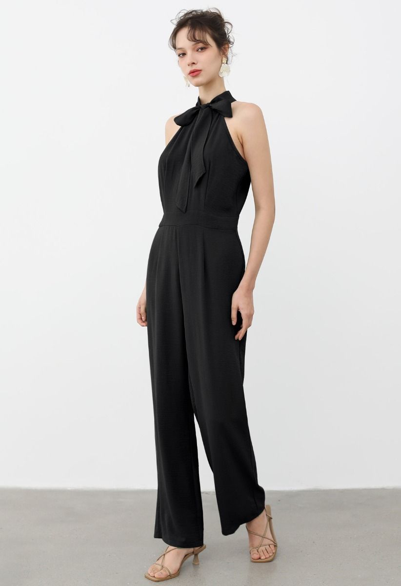 Eleganter Neckholder-Overall mit Schleife in Schwarz