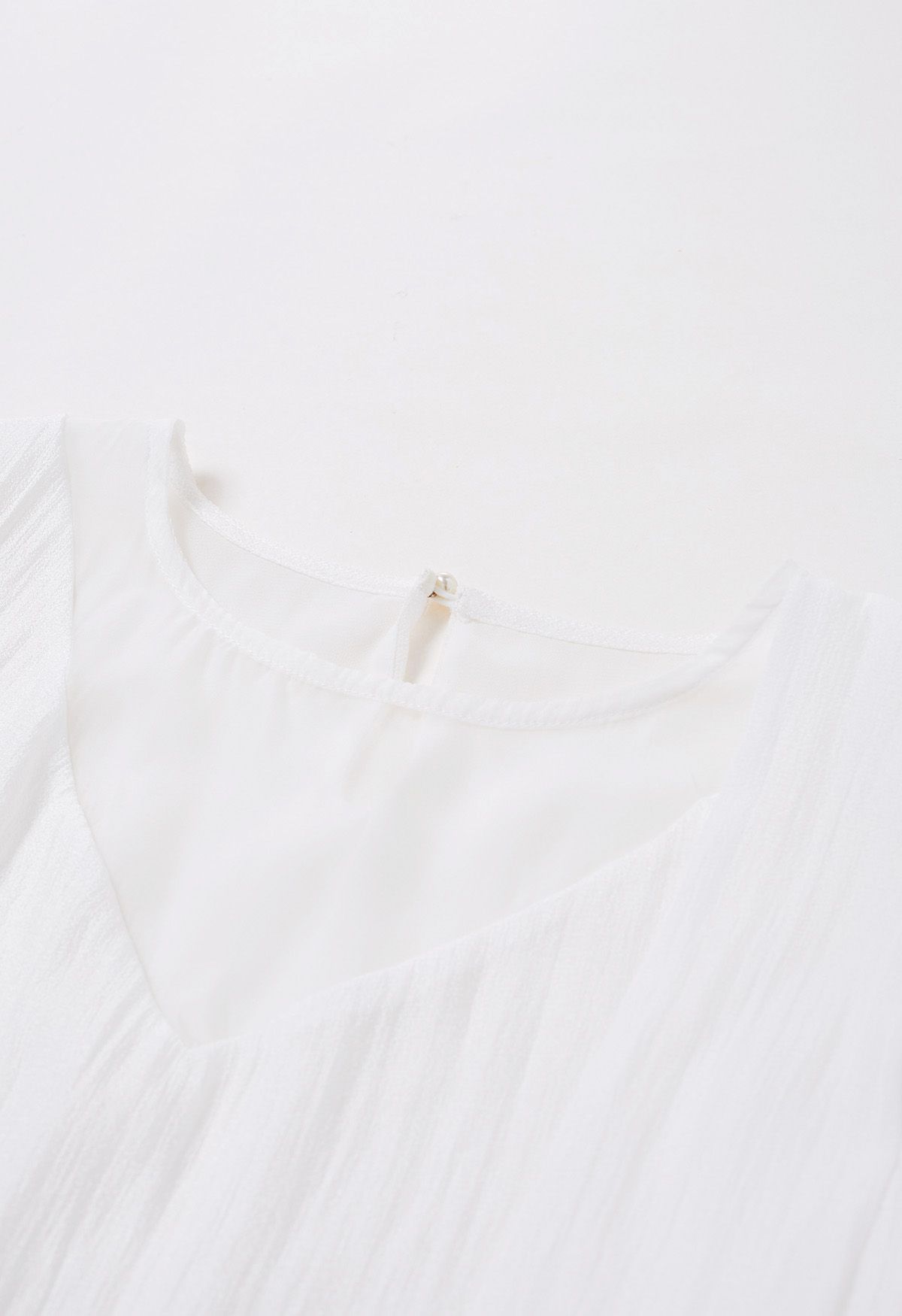 Transparentes Oberteil mit seitlicher Schleife zum Selbstbinden in Weiß