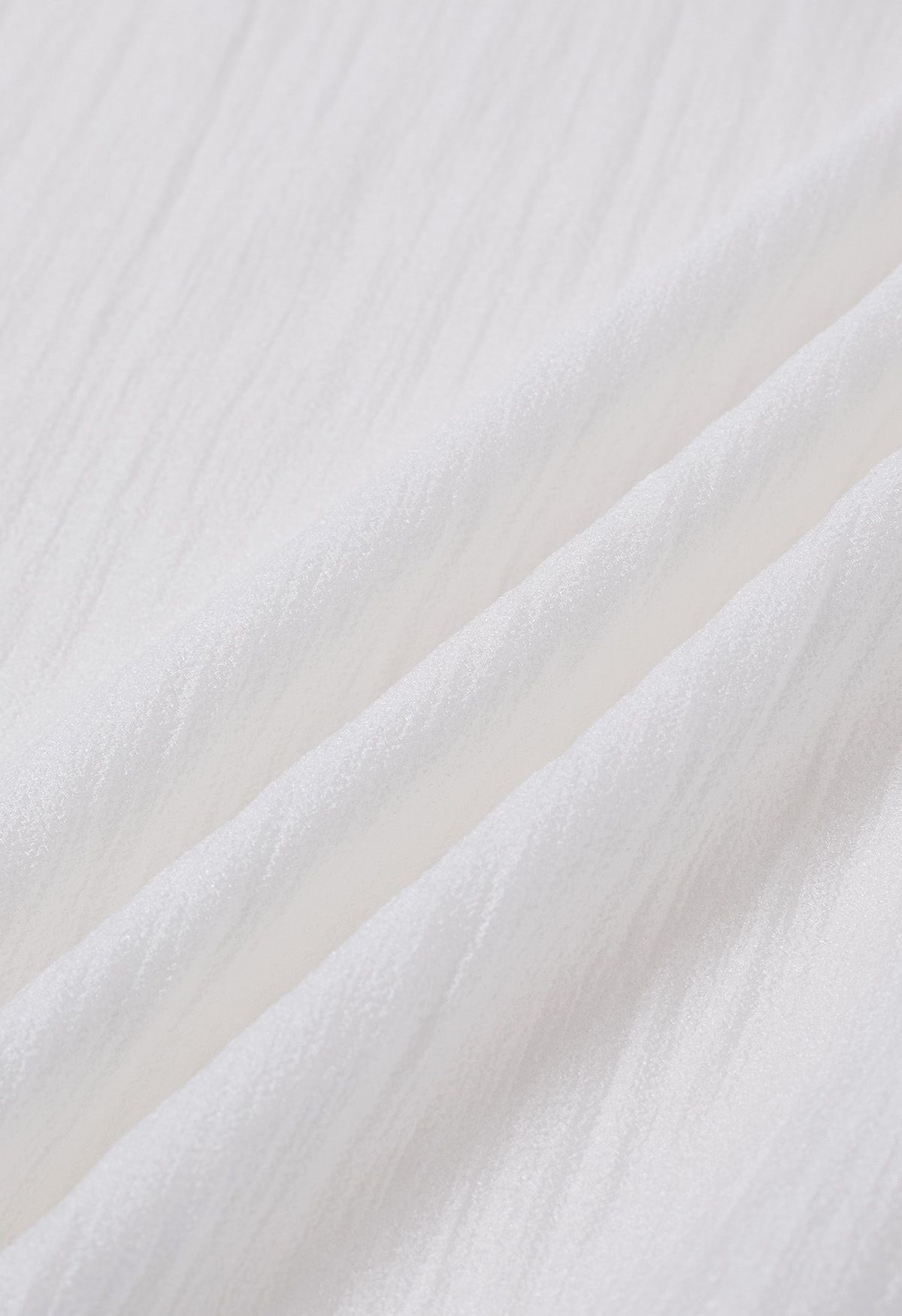 Transparentes Oberteil mit seitlicher Schleife zum Selbstbinden in Weiß