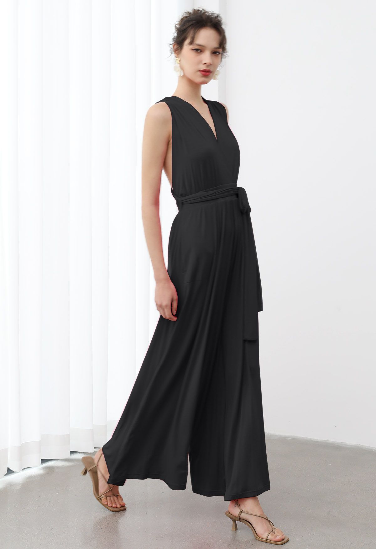 Schwarzer Jumpsuit mit weitem Bein und weitem Bein zum Binden