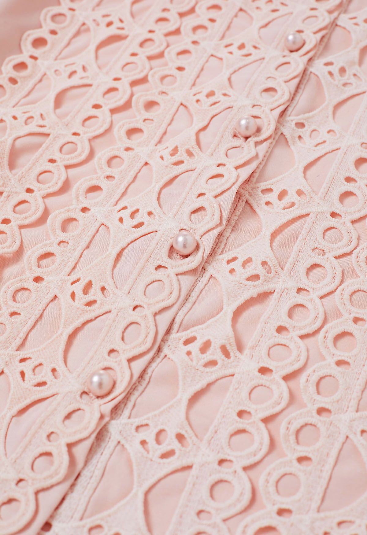 Exquisites Cutwork-Blasenärmel-Knopfhemd in Rosa