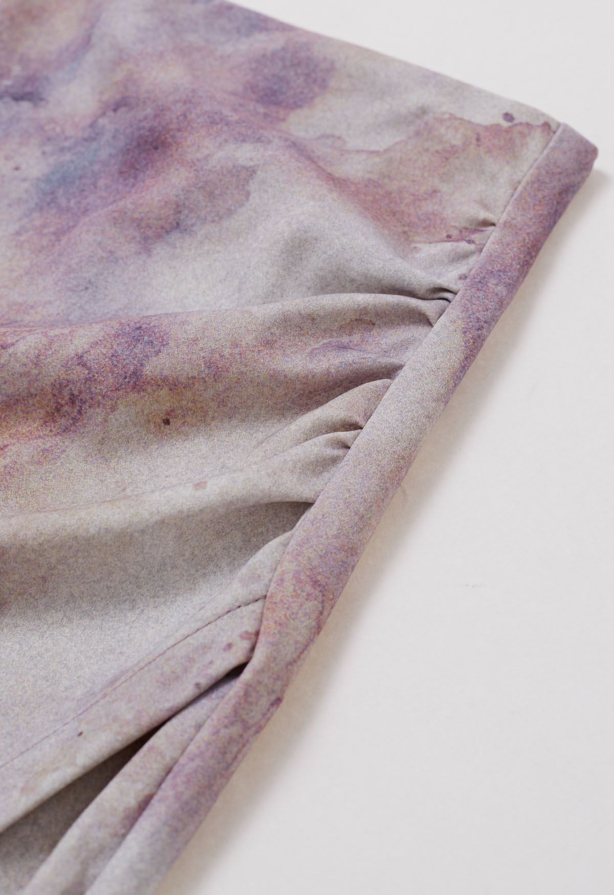 Asymmetrischer Batikrock mit Schlitz vorne in Lavendel
